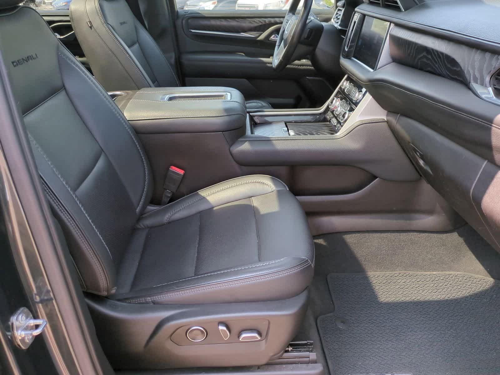 2021 GMC Yukon XL Denali 23