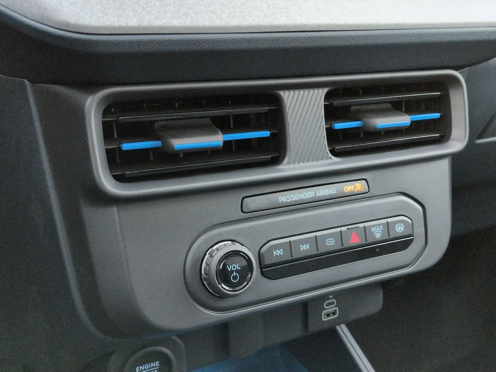 Thumbnail: 2025 Ford Maverick - 32