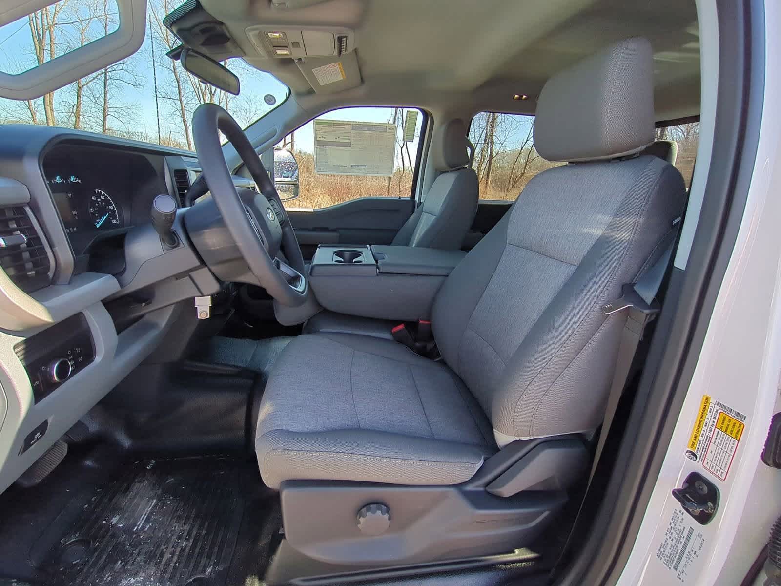 2025 Ford Econoline E-350 16