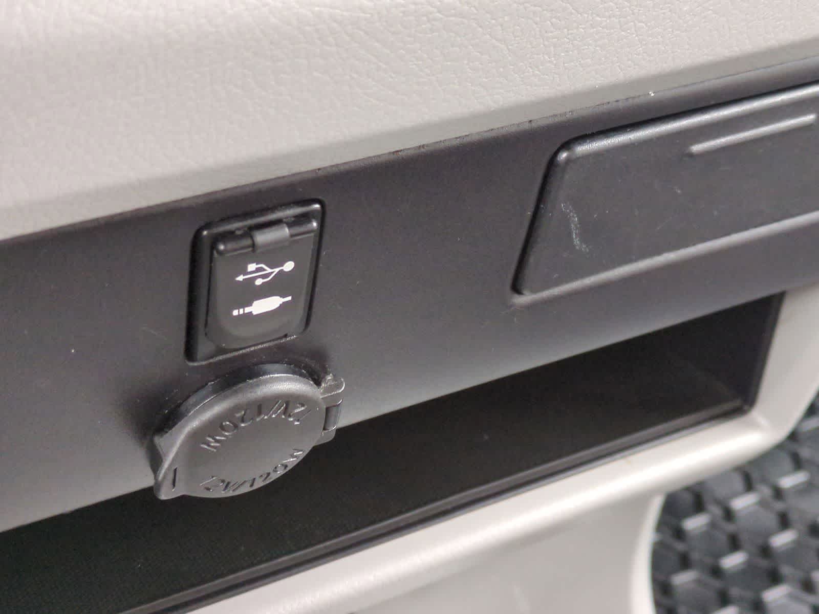 Thumbnail: 2016 Toyota Sienna - 31