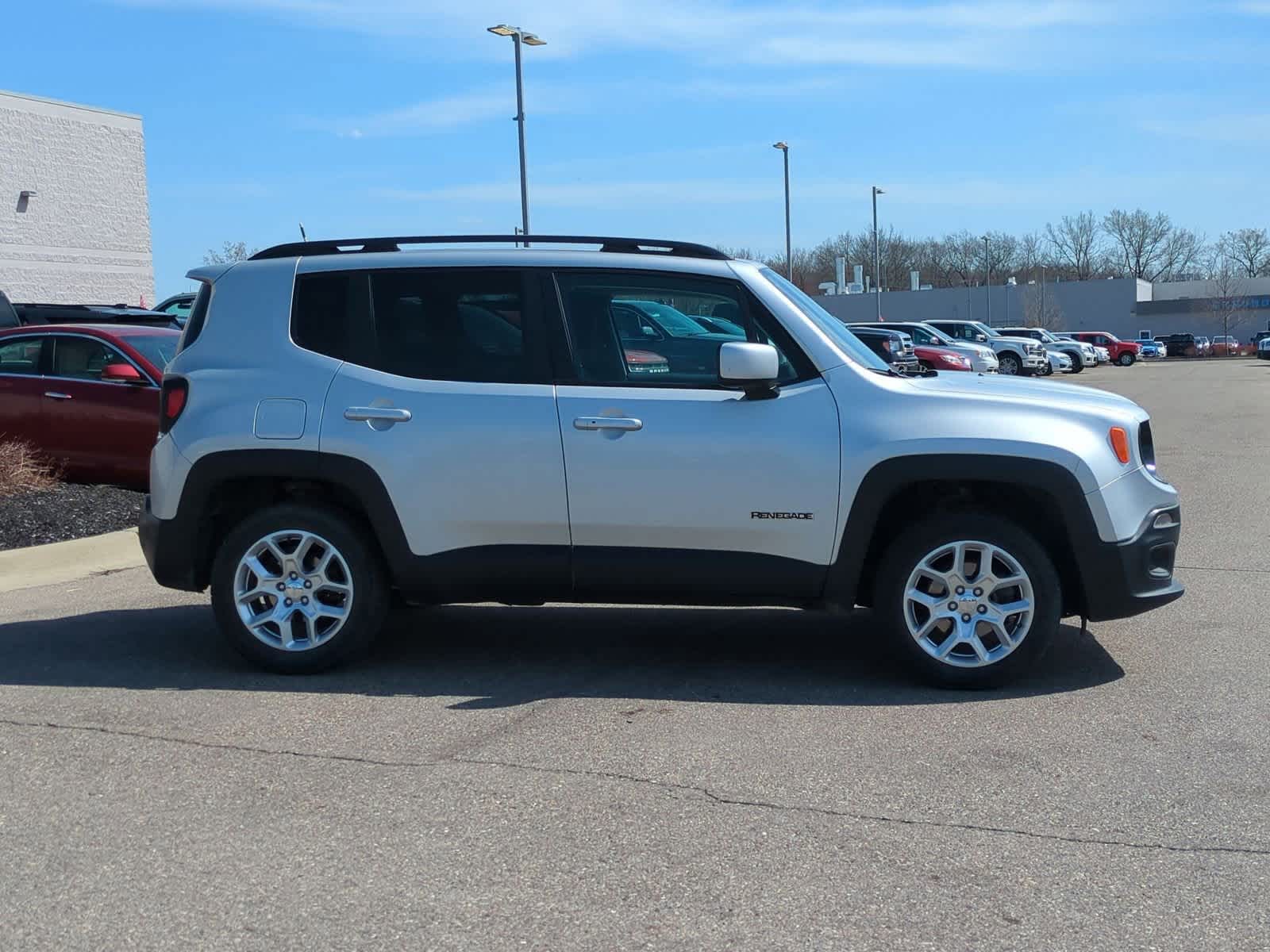 Thumbnail: 2018 Jeep Renegade - 9