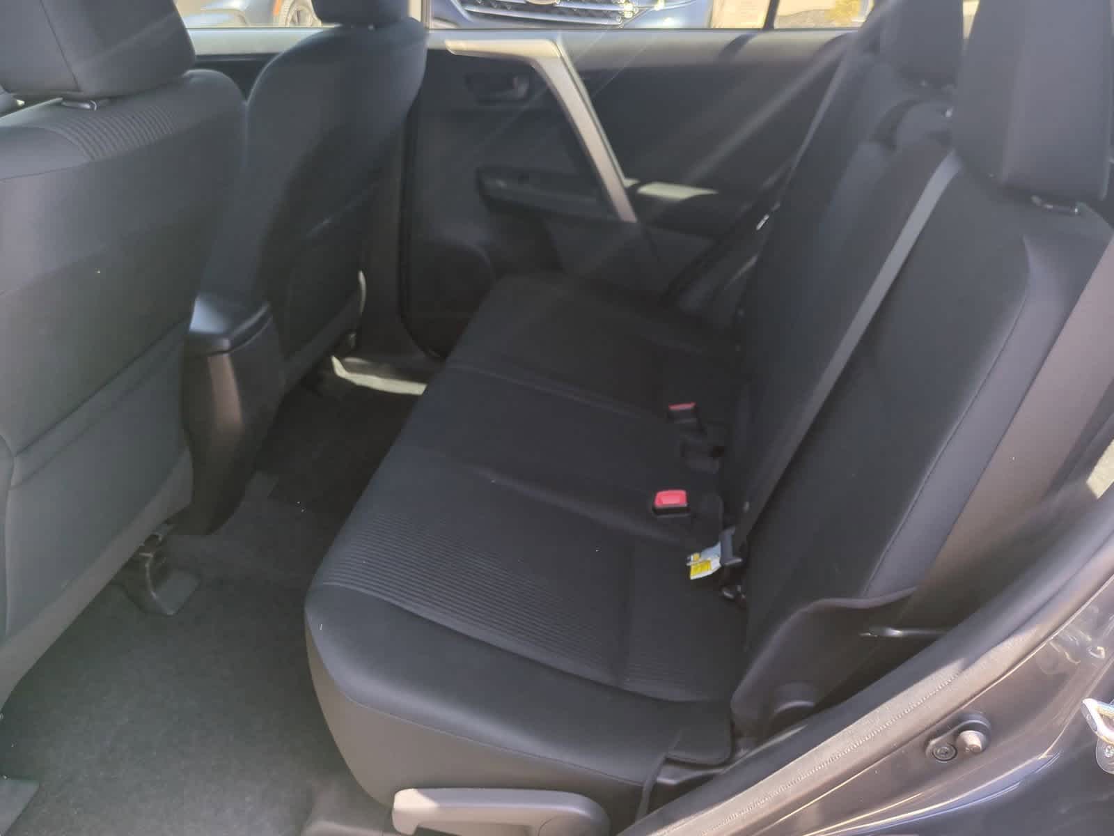 Thumbnail: 2015 Toyota RAV4 - 19