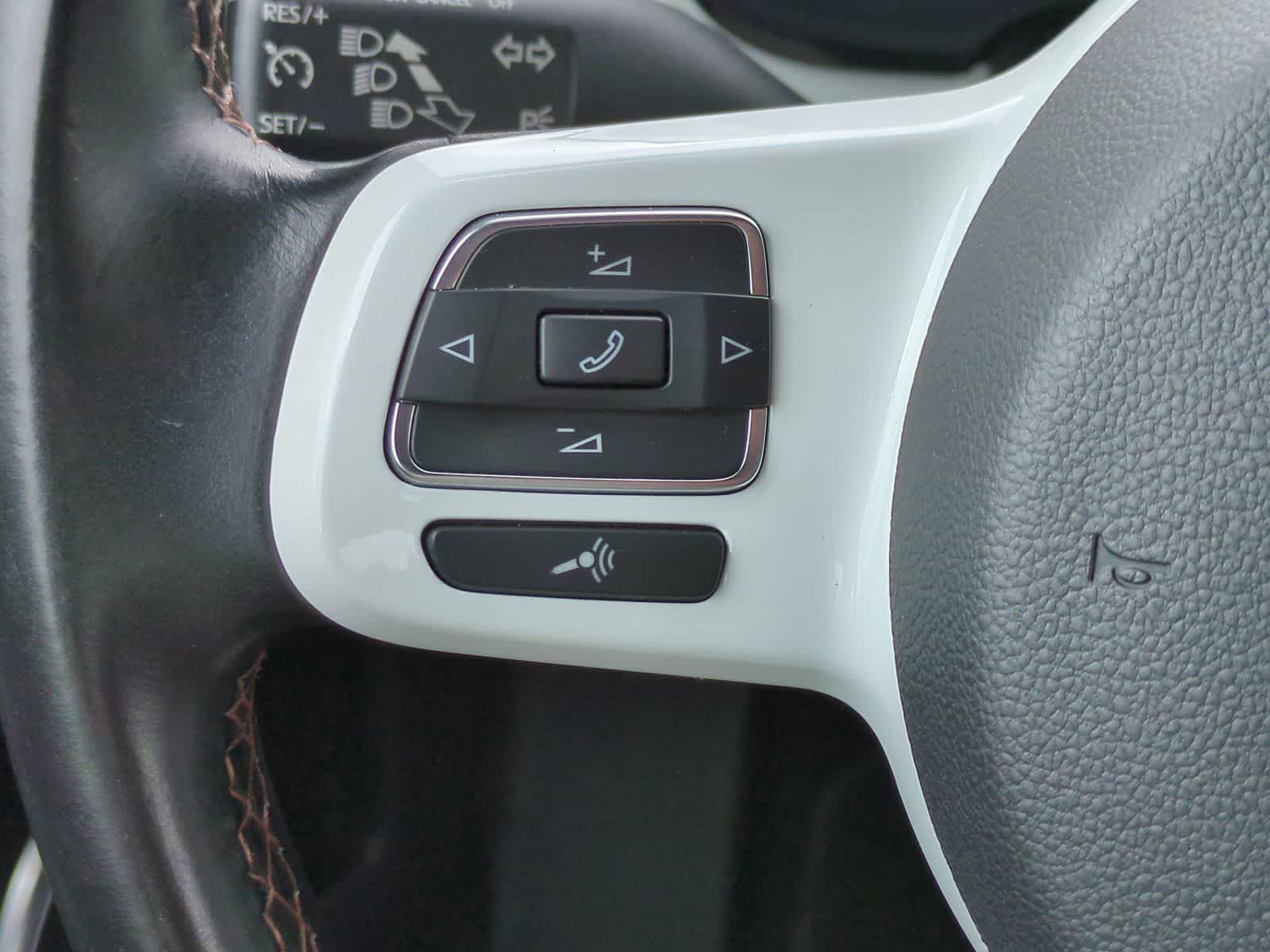 Thumbnail: 2016 Volkswagen Beetle - 21