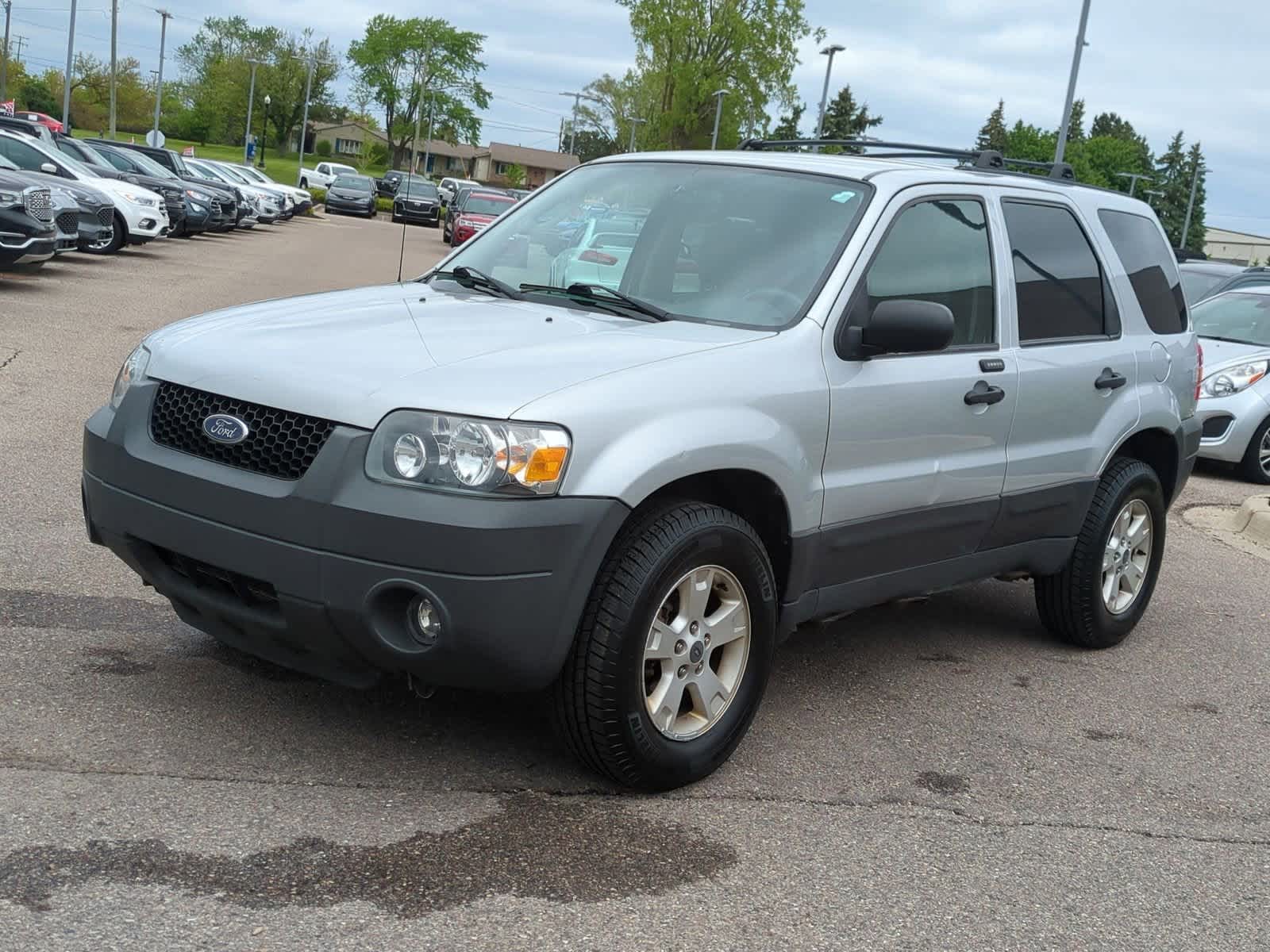Thumbnail: 2005 Ford Escape - 4