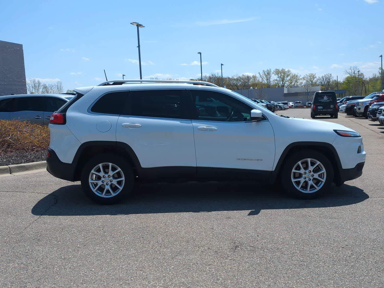 Thumbnail: 2018 Jeep Cherokee - 9