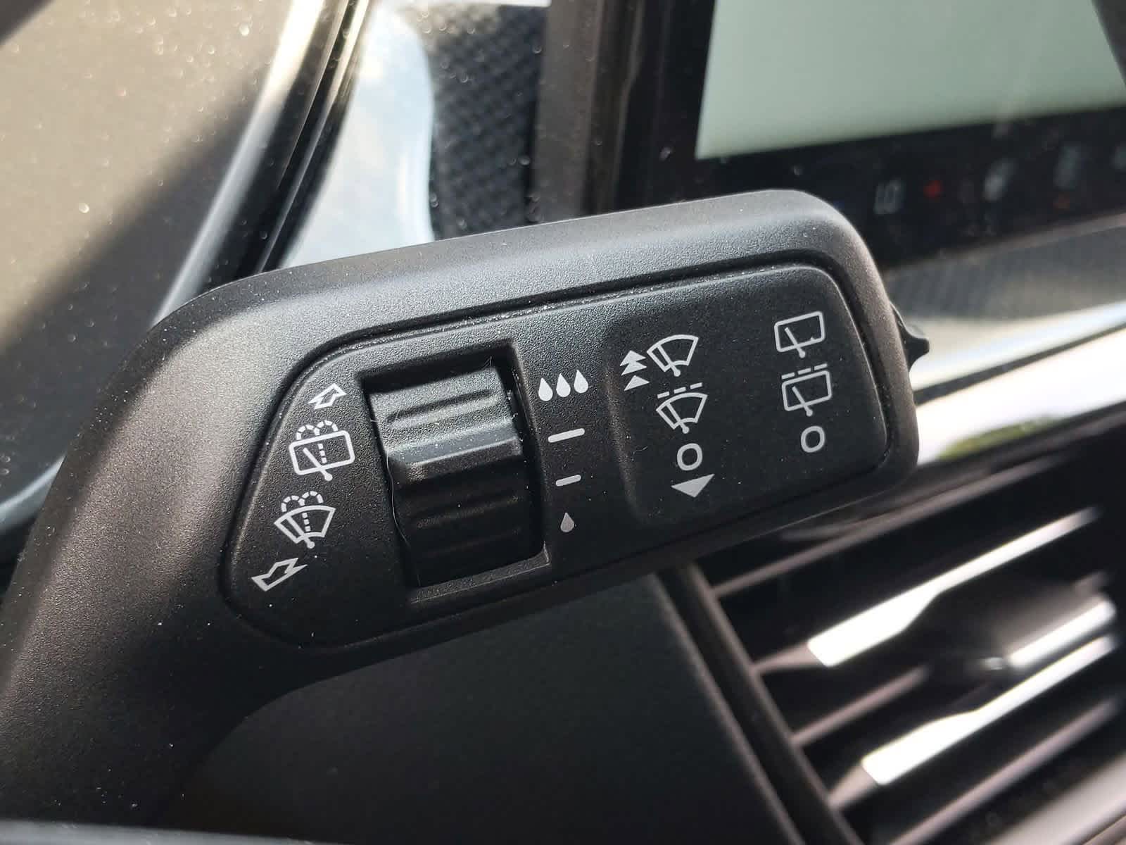 2025 Ford Escape ST-Line 25