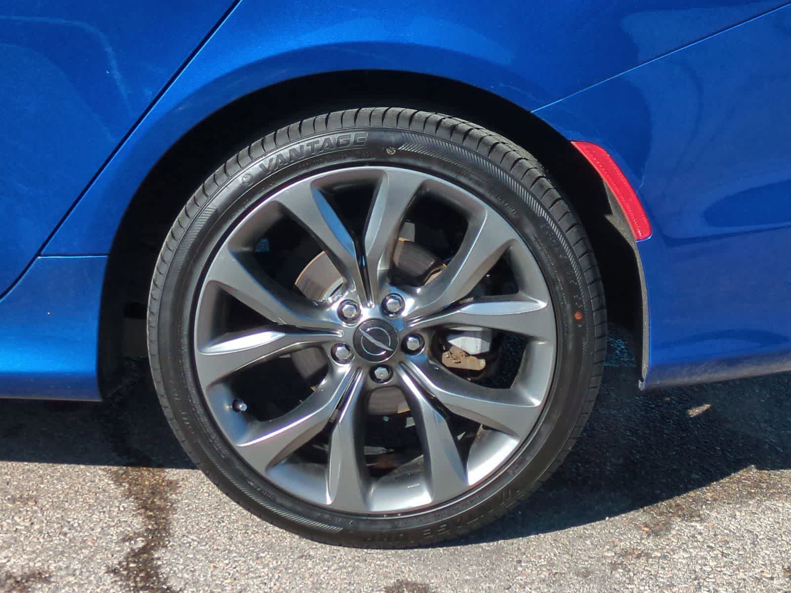 Thumbnail: 2016 Chrysler 200 - 14