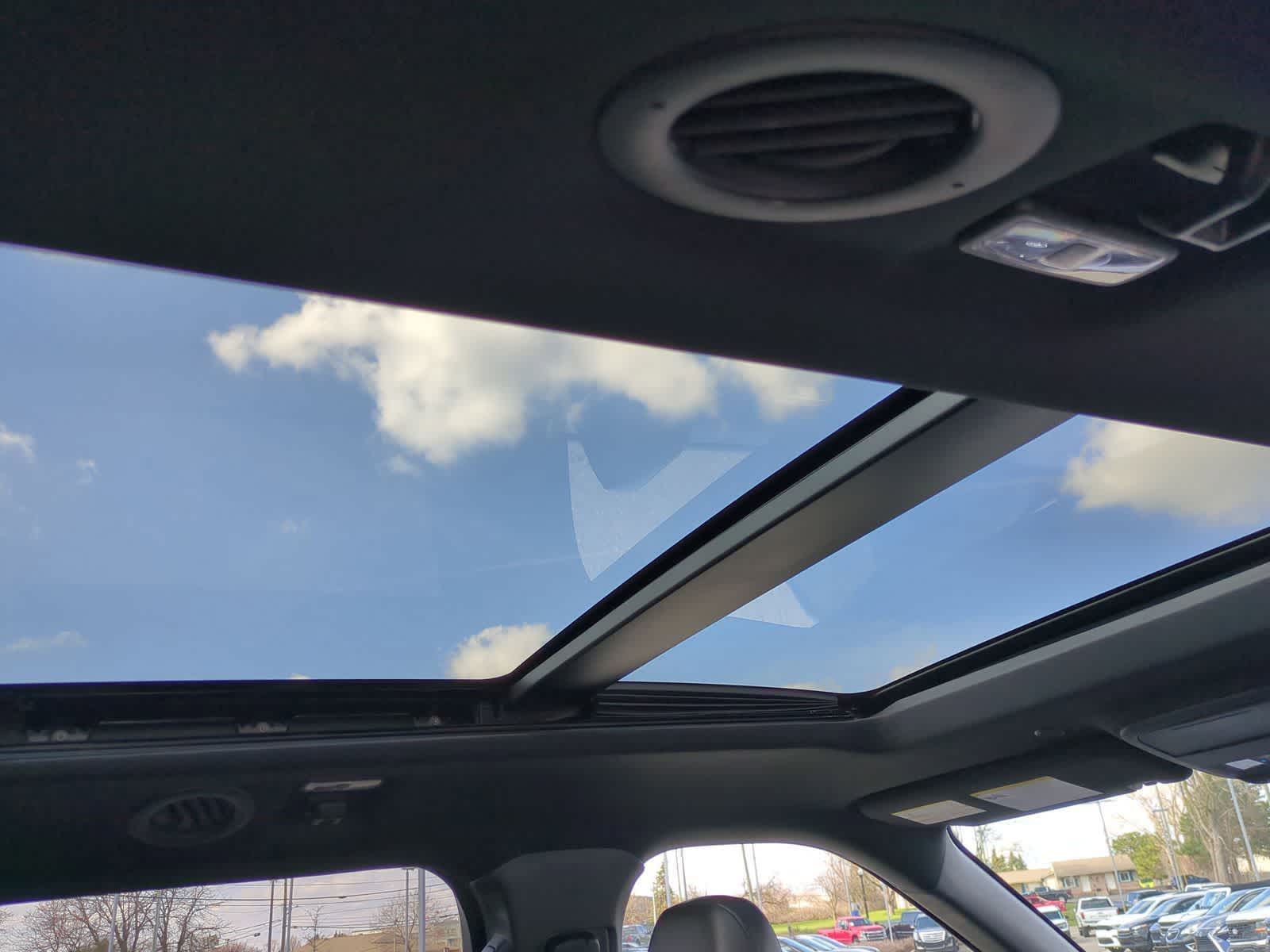 Thumbnail: 2020 Ford Explorer - 22