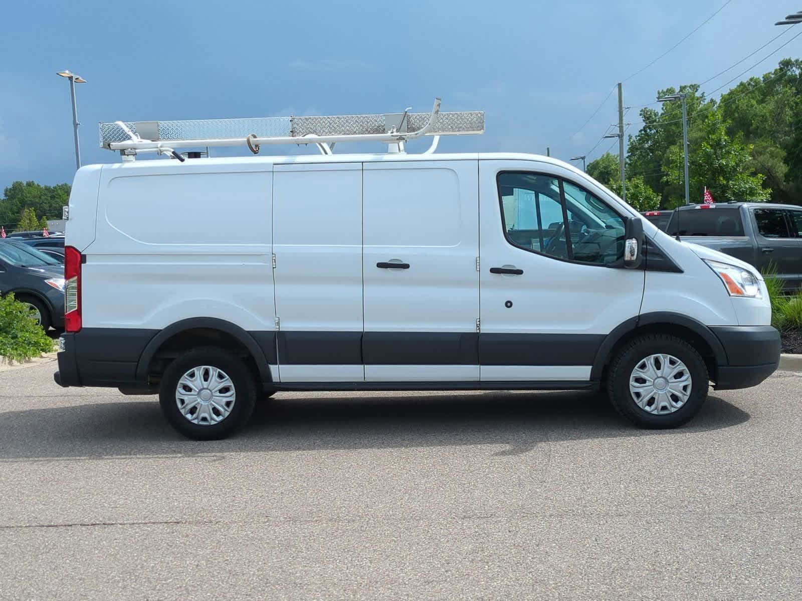 Thumbnail: 2018 Ford Transit Series - 9