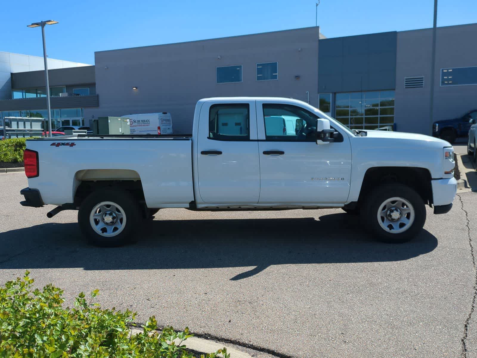 Thumbnail: 2018 Chevrolet Silverado 1500 - 9