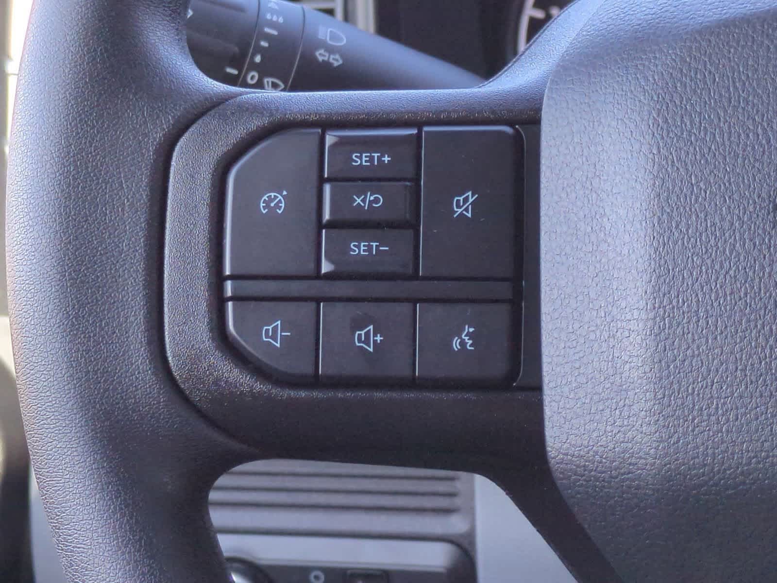 2025 Ford Econoline E-350 23
