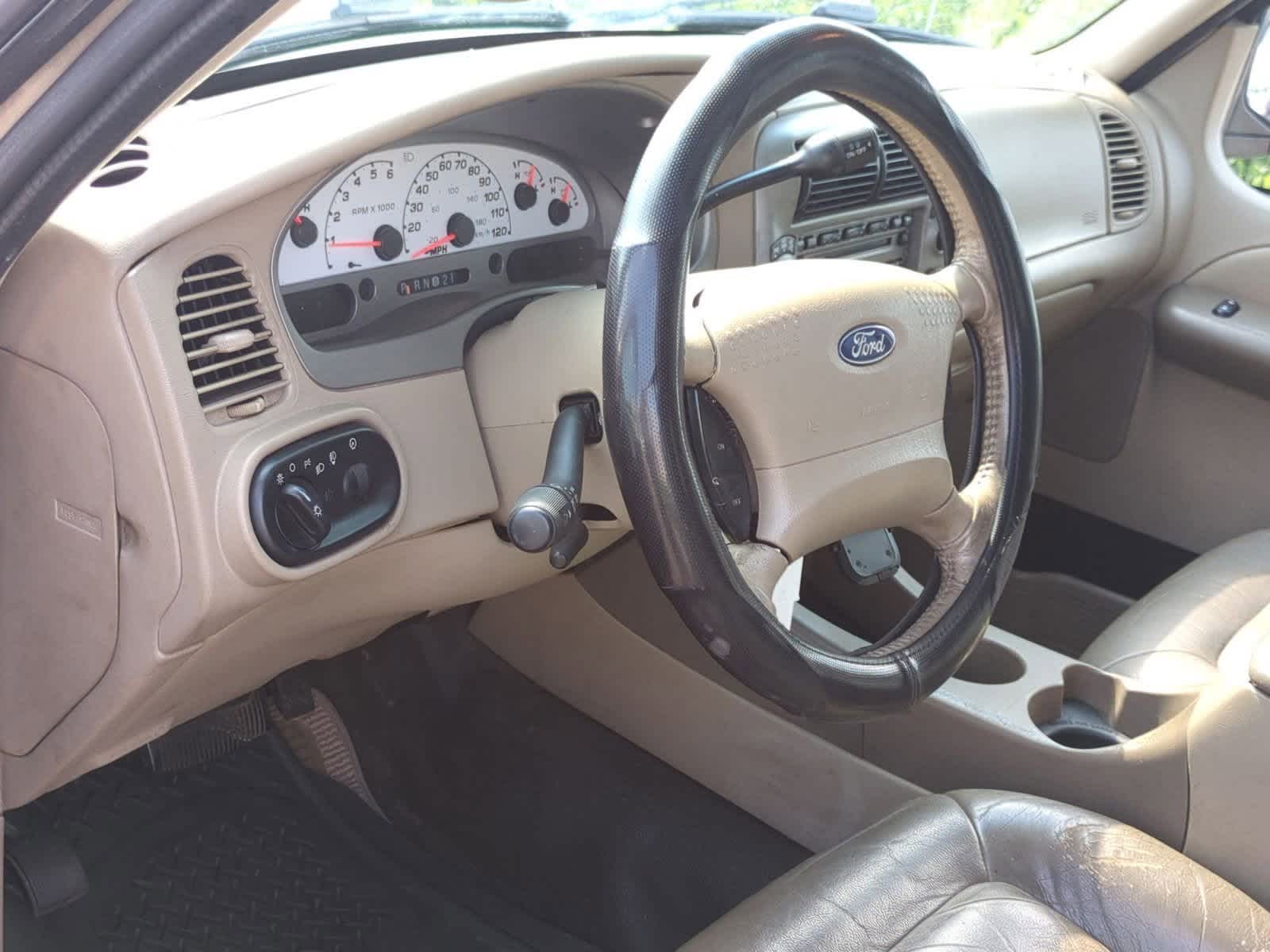 Thumbnail: 2004 Ford Explorer Sport Trac - 10