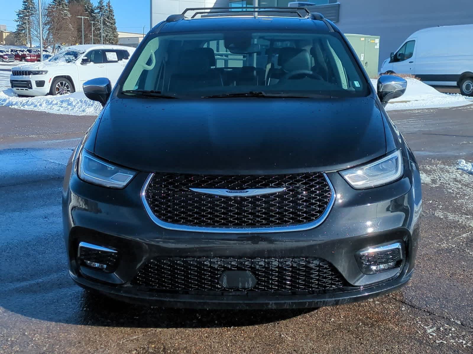 Thumbnail: 2023 Chrysler Pacifica - 3