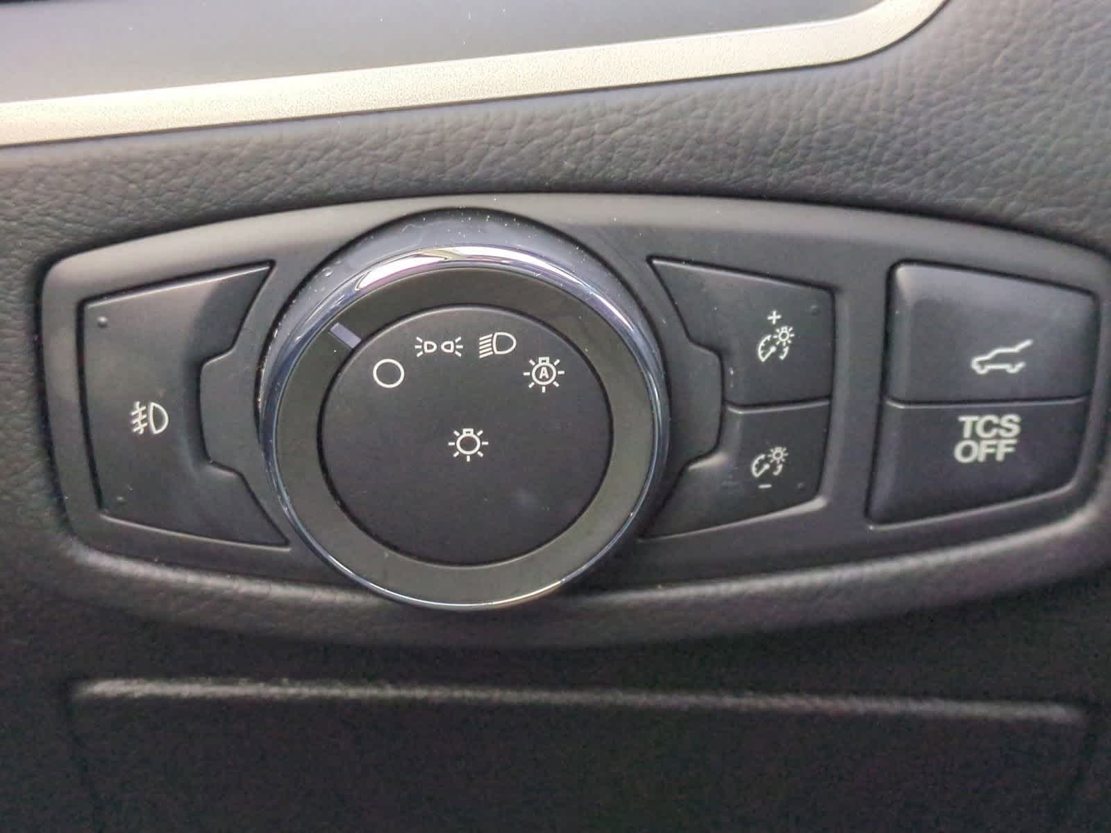 Thumbnail: 2020 Ford Edge - 26