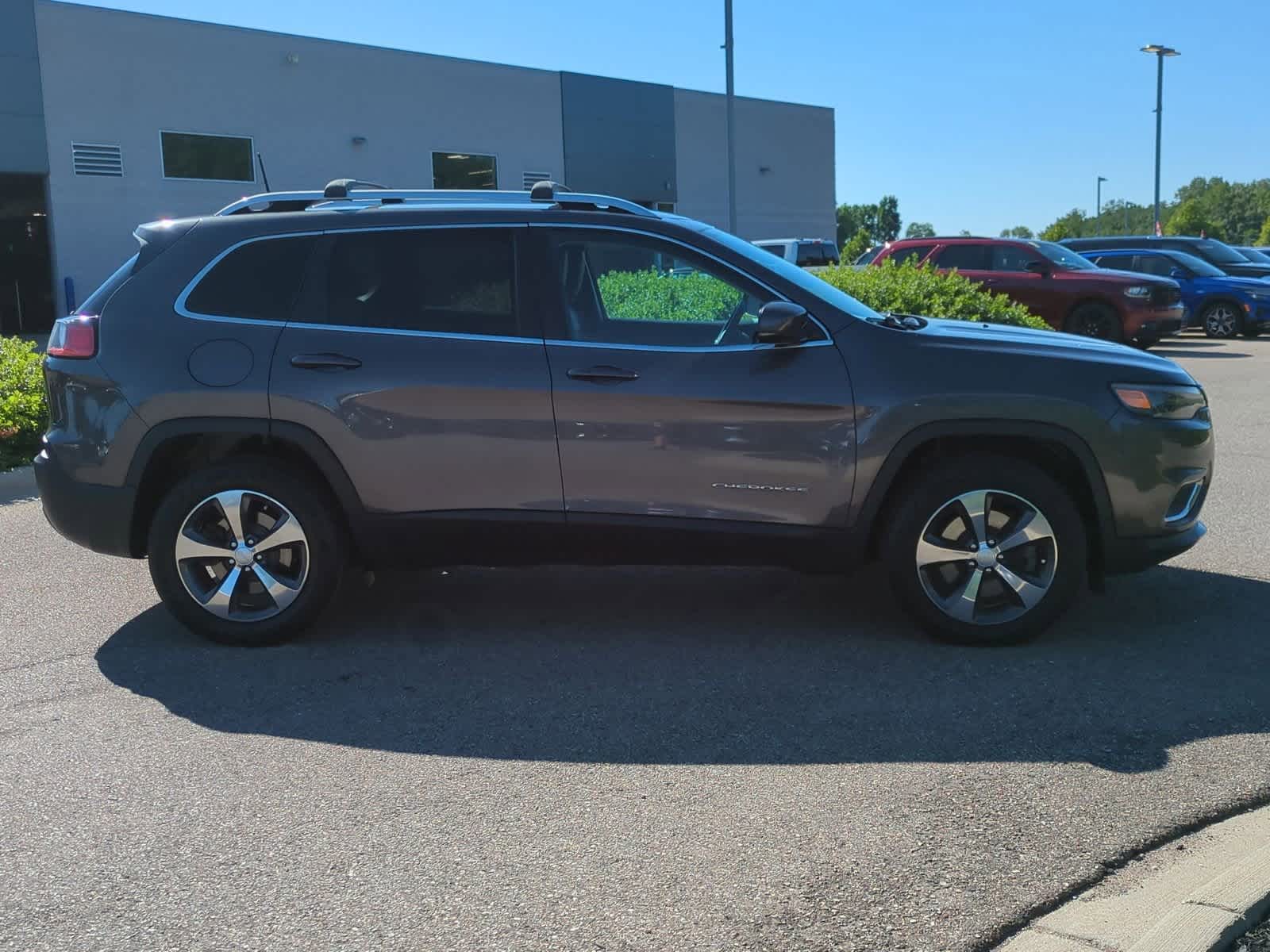 Thumbnail: 2019 Jeep Cherokee - 9