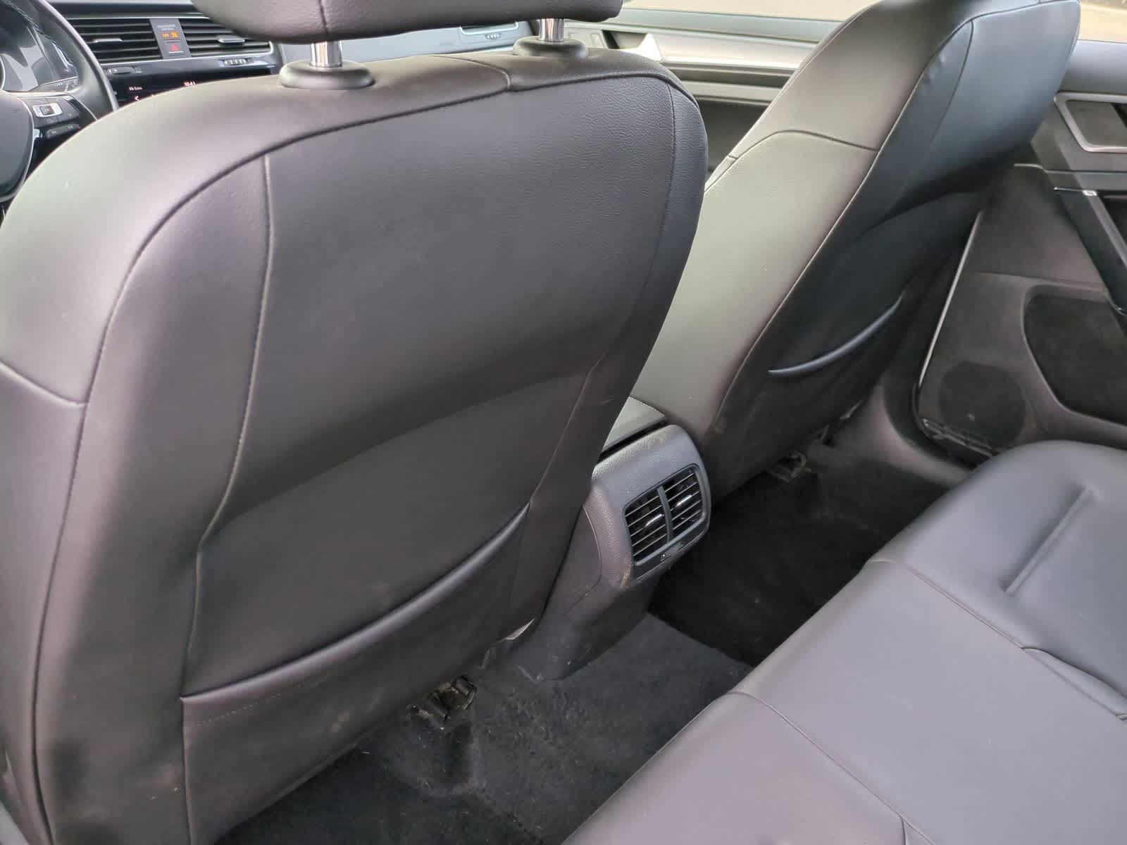 Thumbnail: 2017 Volkswagen e-Golf - 18