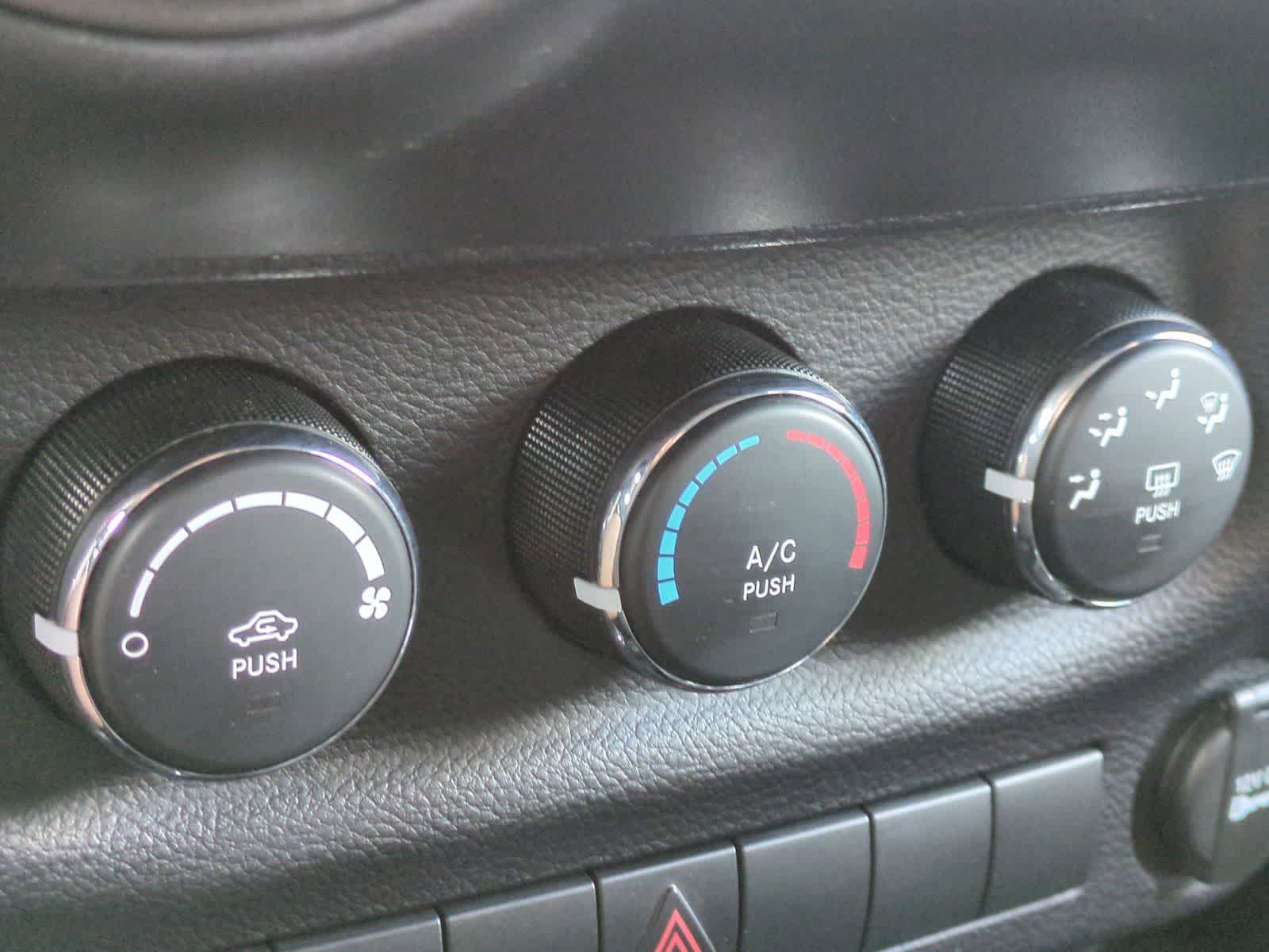 Thumbnail: 2016 Jeep Wrangler - 27