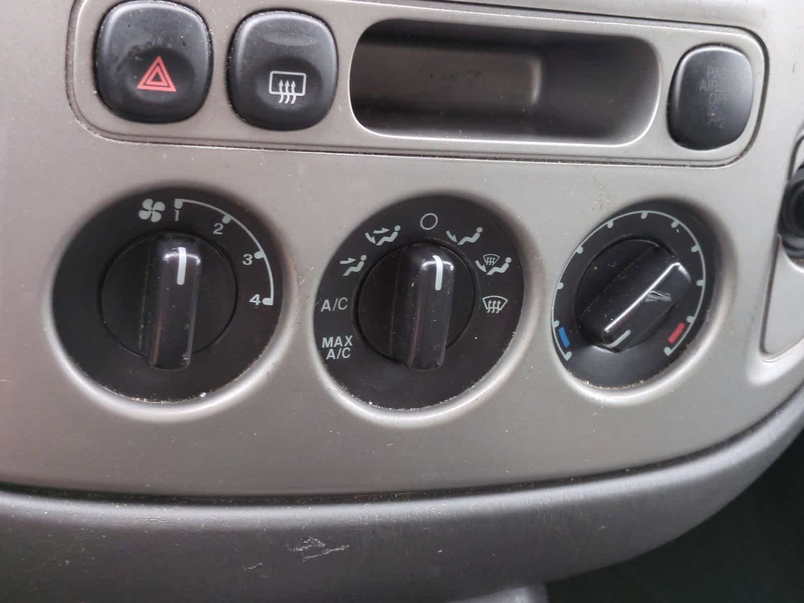 Thumbnail: 2005 Ford Escape - 28