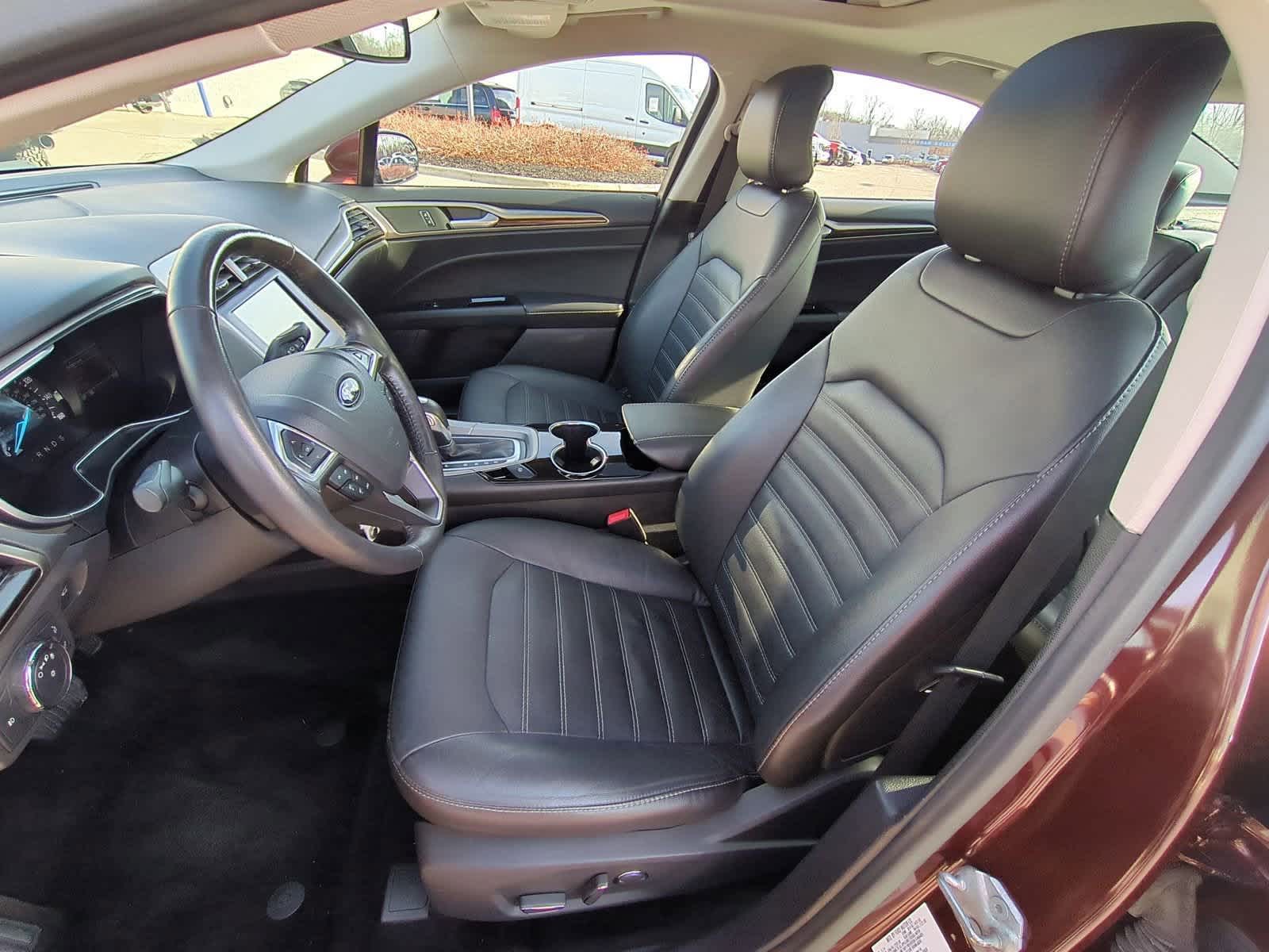 2015 Ford Fusion SE 16