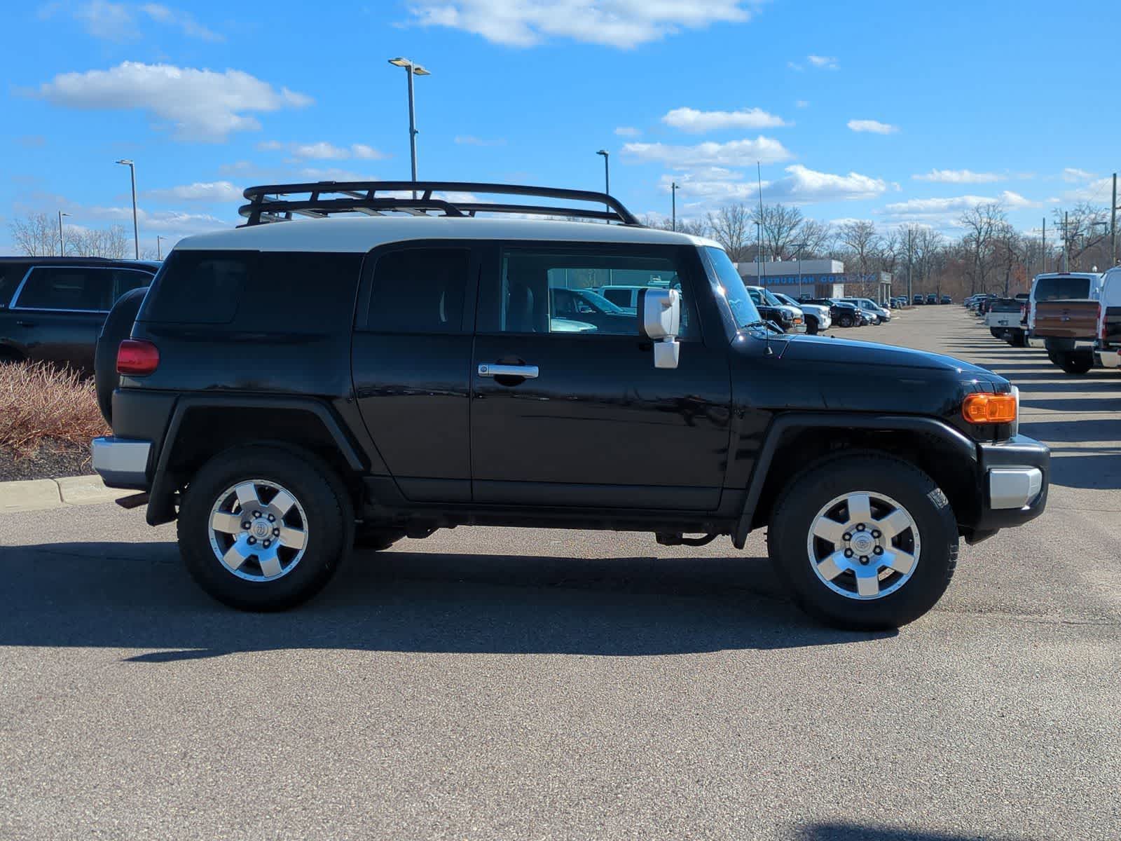 Thumbnail: 2010 Toyota FJ Cruiser - 9