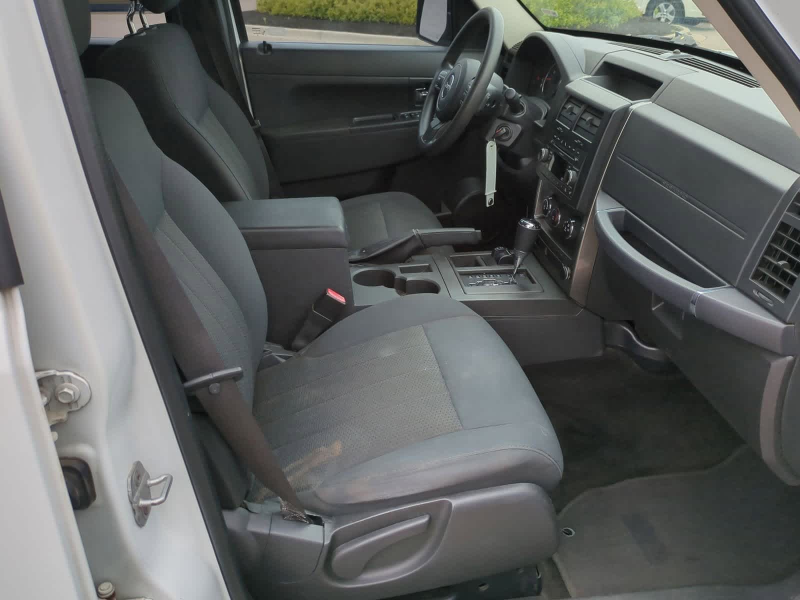 Thumbnail: 2011 Jeep Liberty - 21