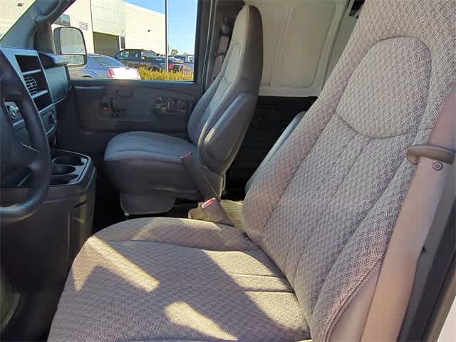 Thumbnail: 2009 GMC Savana - 16