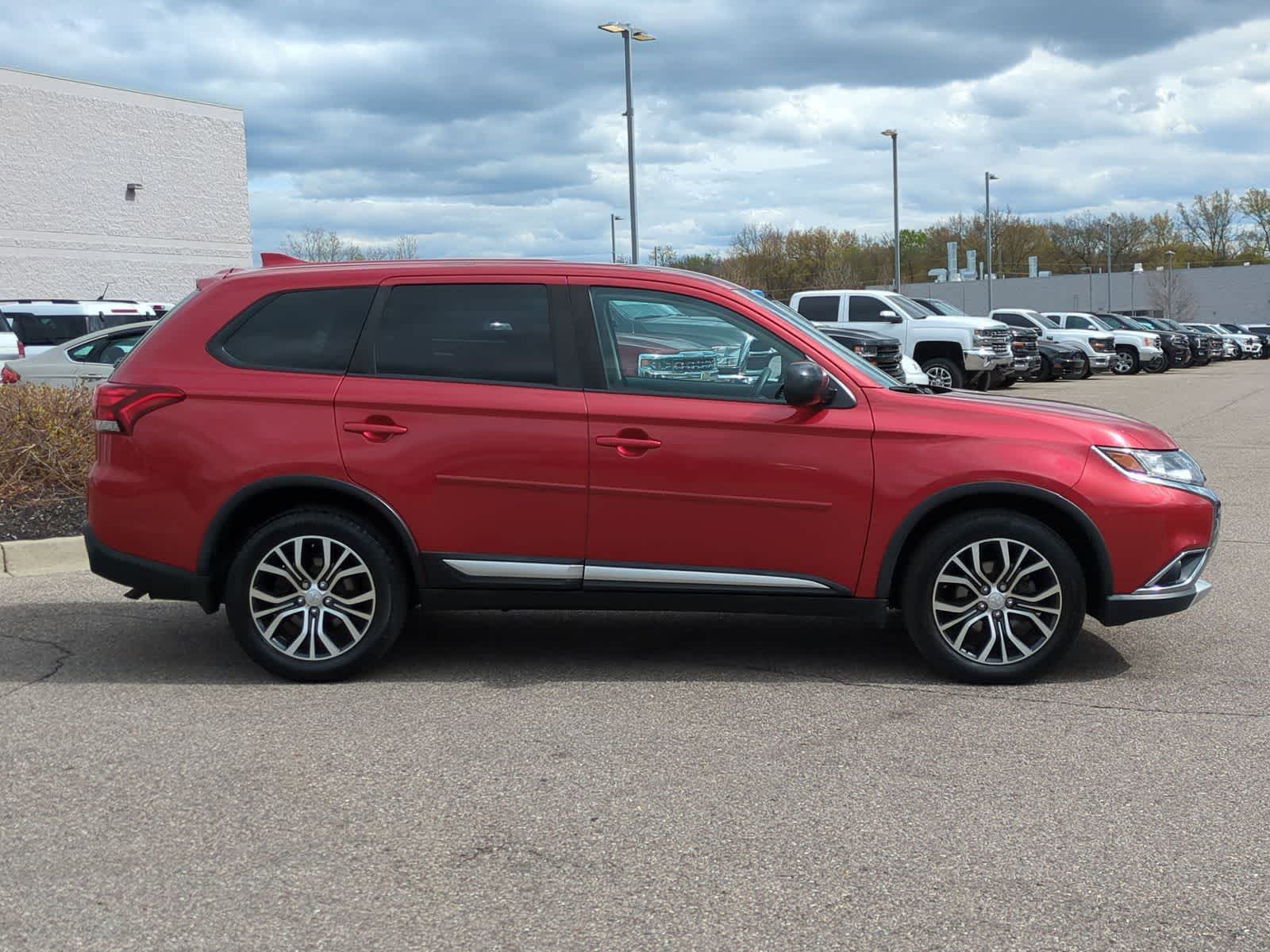 Thumbnail: 2018 Mitsubishi Outlander - 9