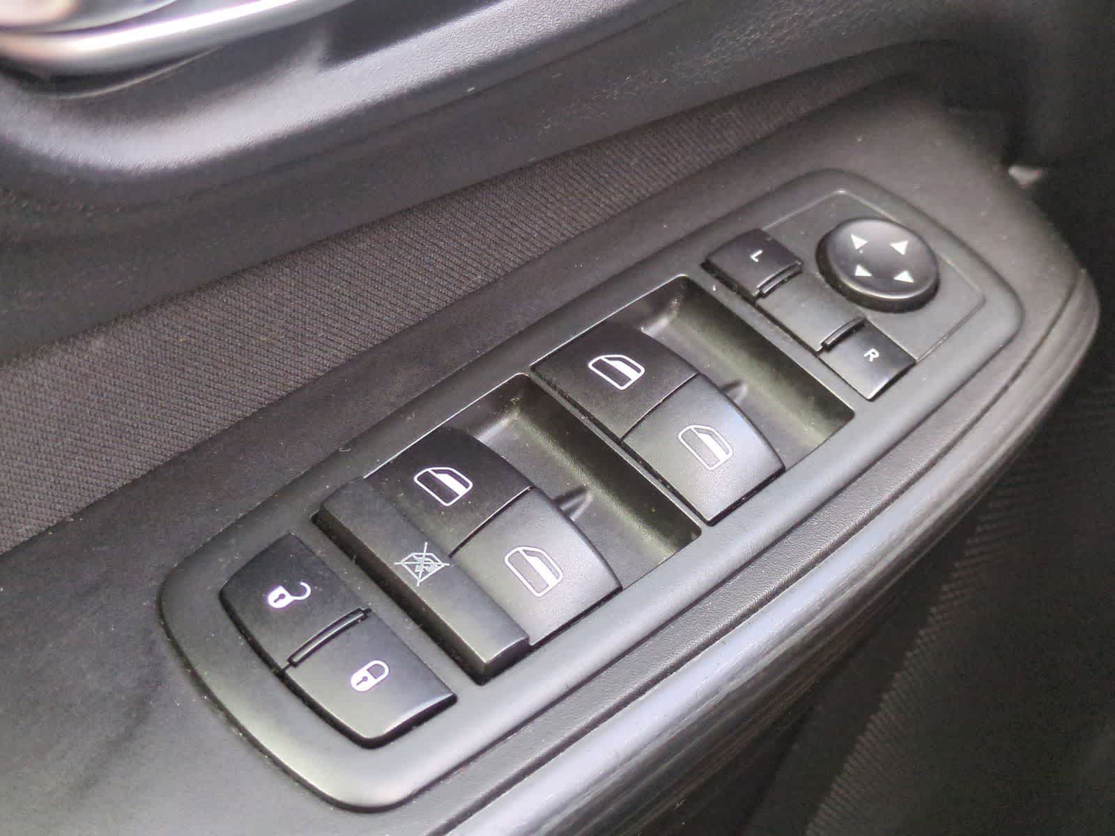 Thumbnail: 2014 Jeep Cherokee - 28