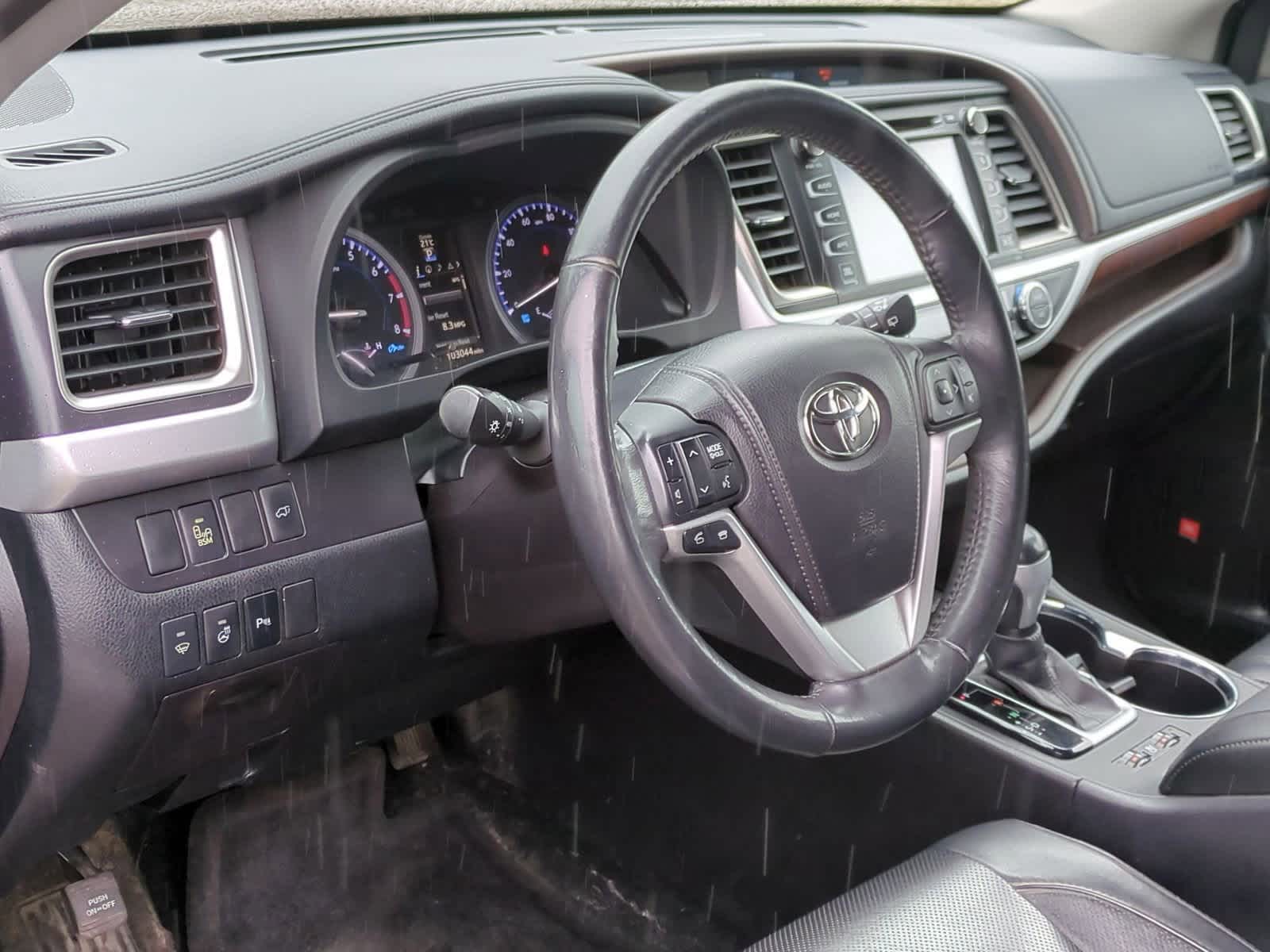 Thumbnail: 2015 Toyota Highlander - 10