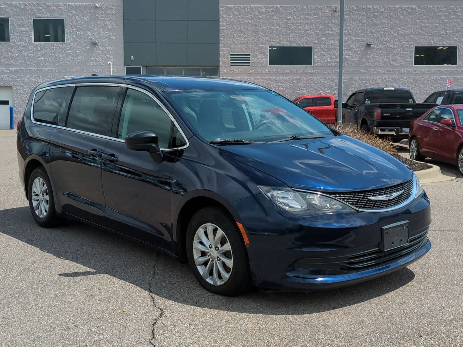 2017 Chrysler Pacifica Touring 2