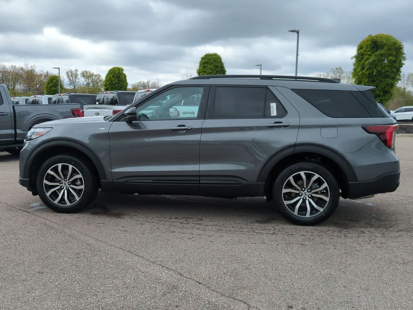 Thumbnail: 2026 Ford Explorer - 5