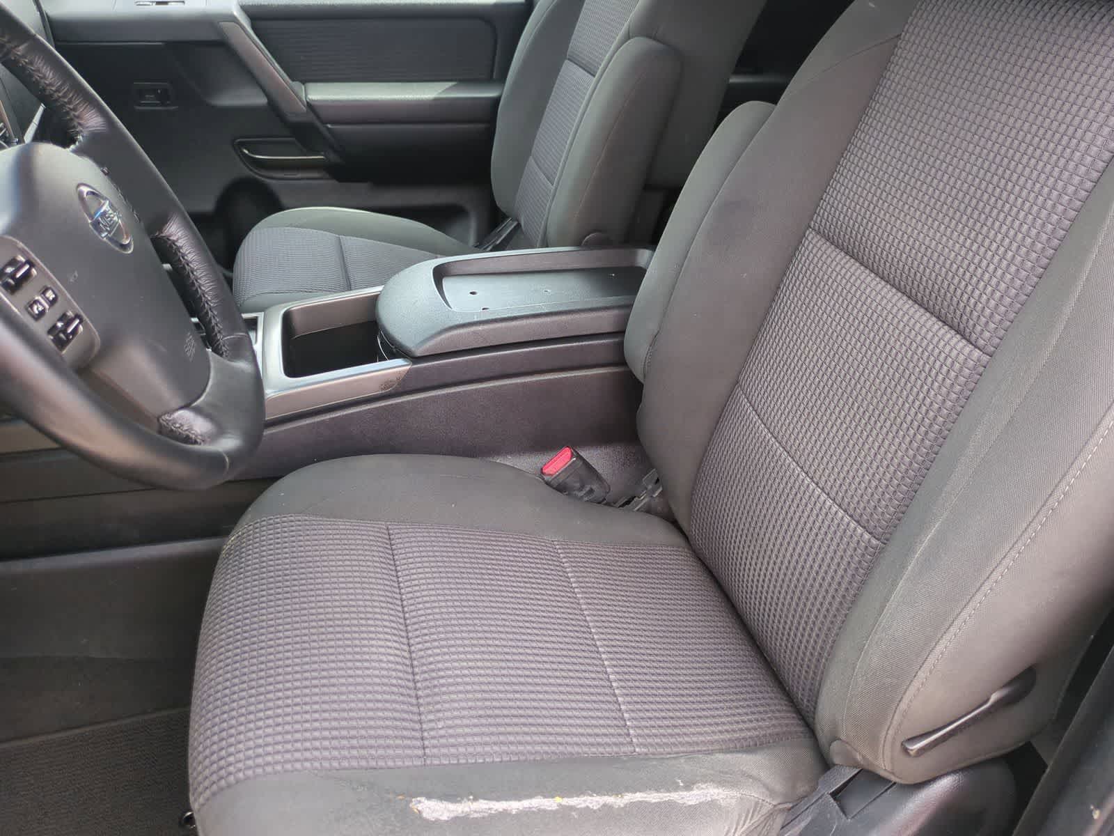 Thumbnail: 2011 Nissan Titan - 16