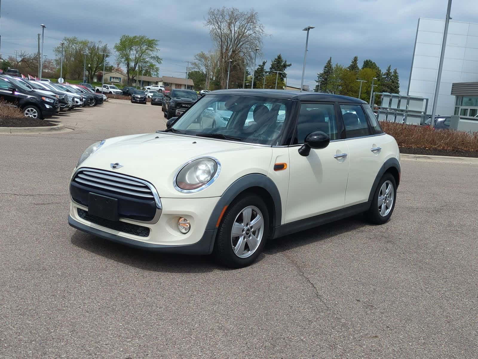 Thumbnail: 2015 MINI Cooper Hardtop - 4