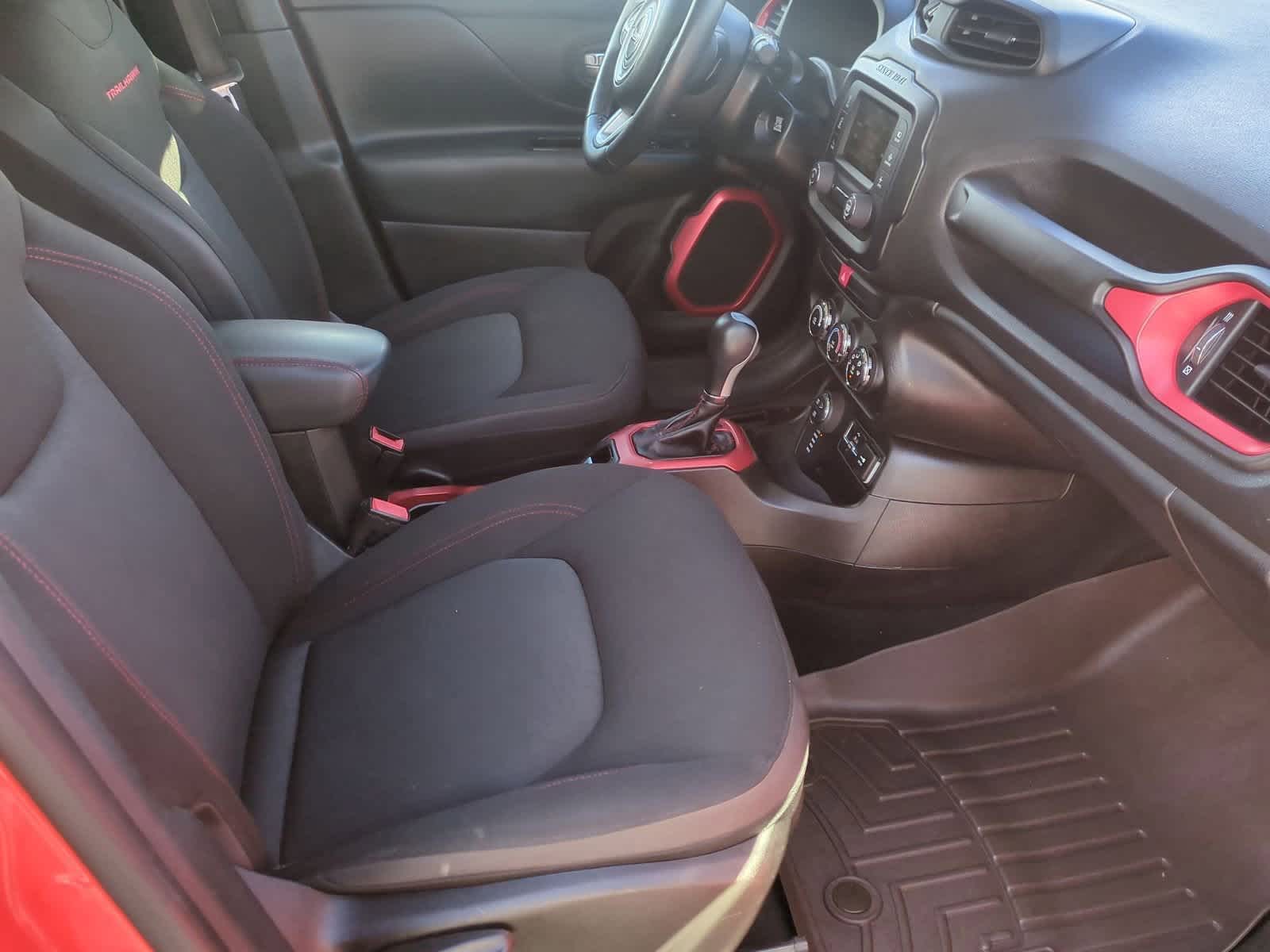 Thumbnail: 2017 Jeep Renegade - 21