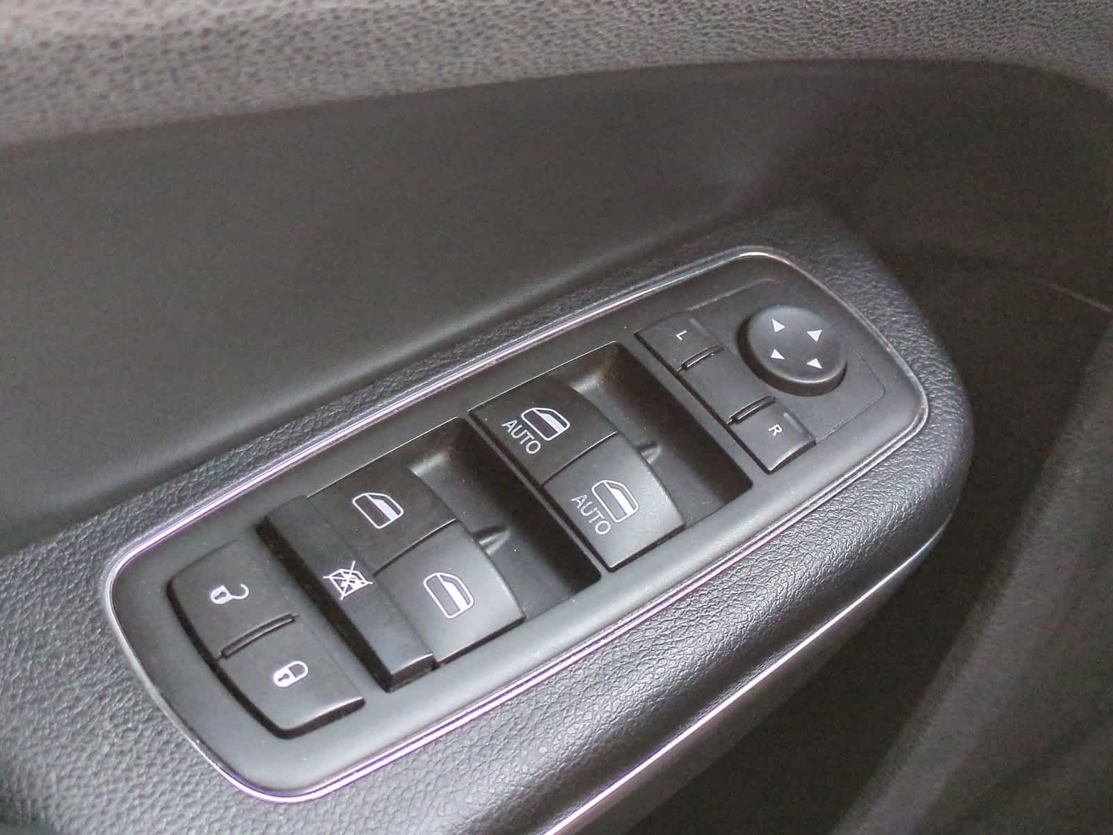 Thumbnail: 2015 Chrysler 300 - 26