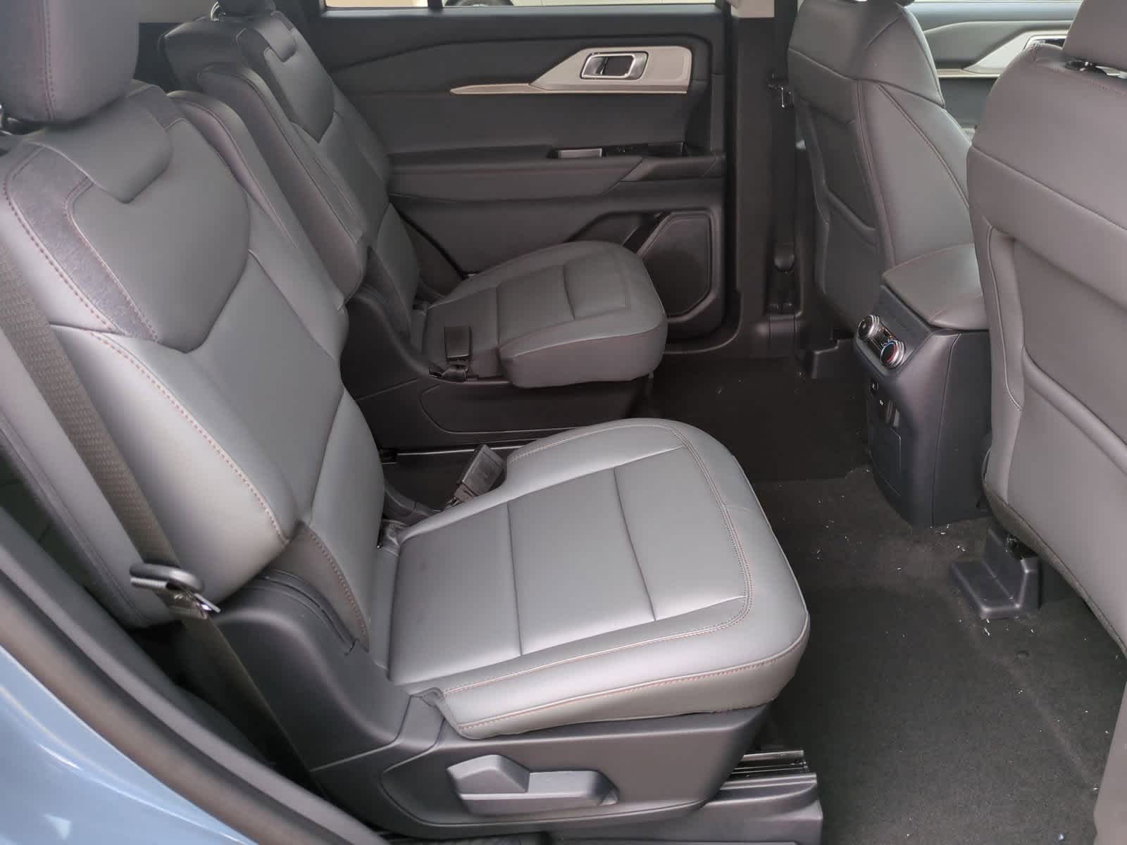 2025 Ford Explorer Active 21