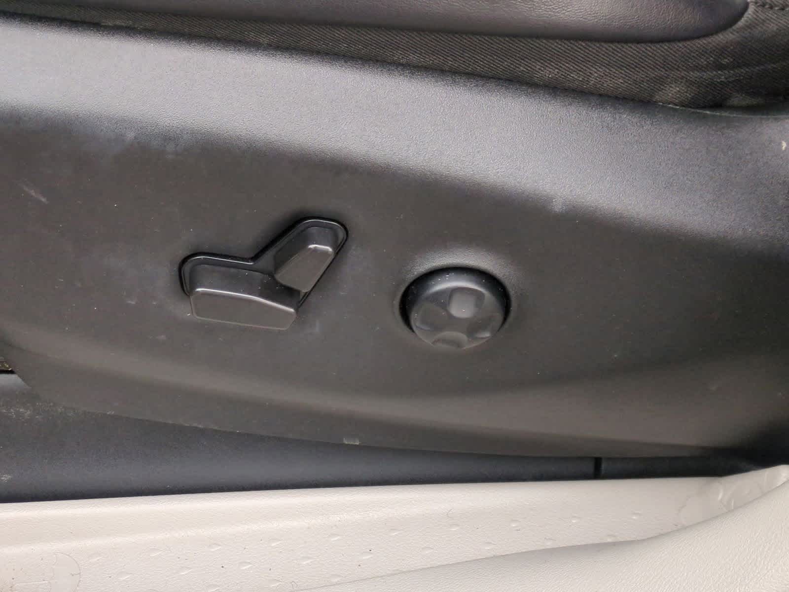 Thumbnail: 2022 Chrysler Pacifica - 17