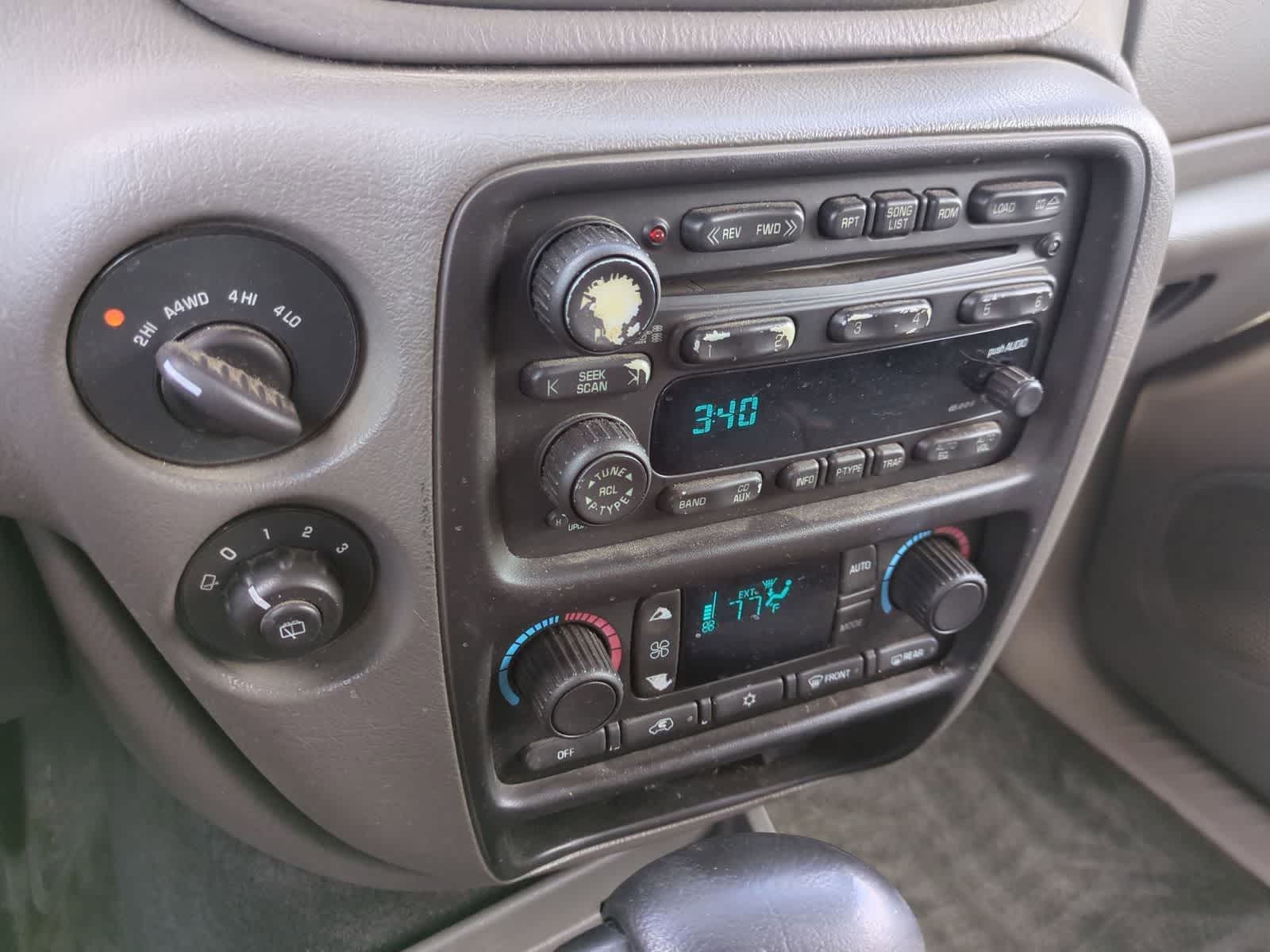Thumbnail: 2004 Chevrolet TrailBlazer - 27