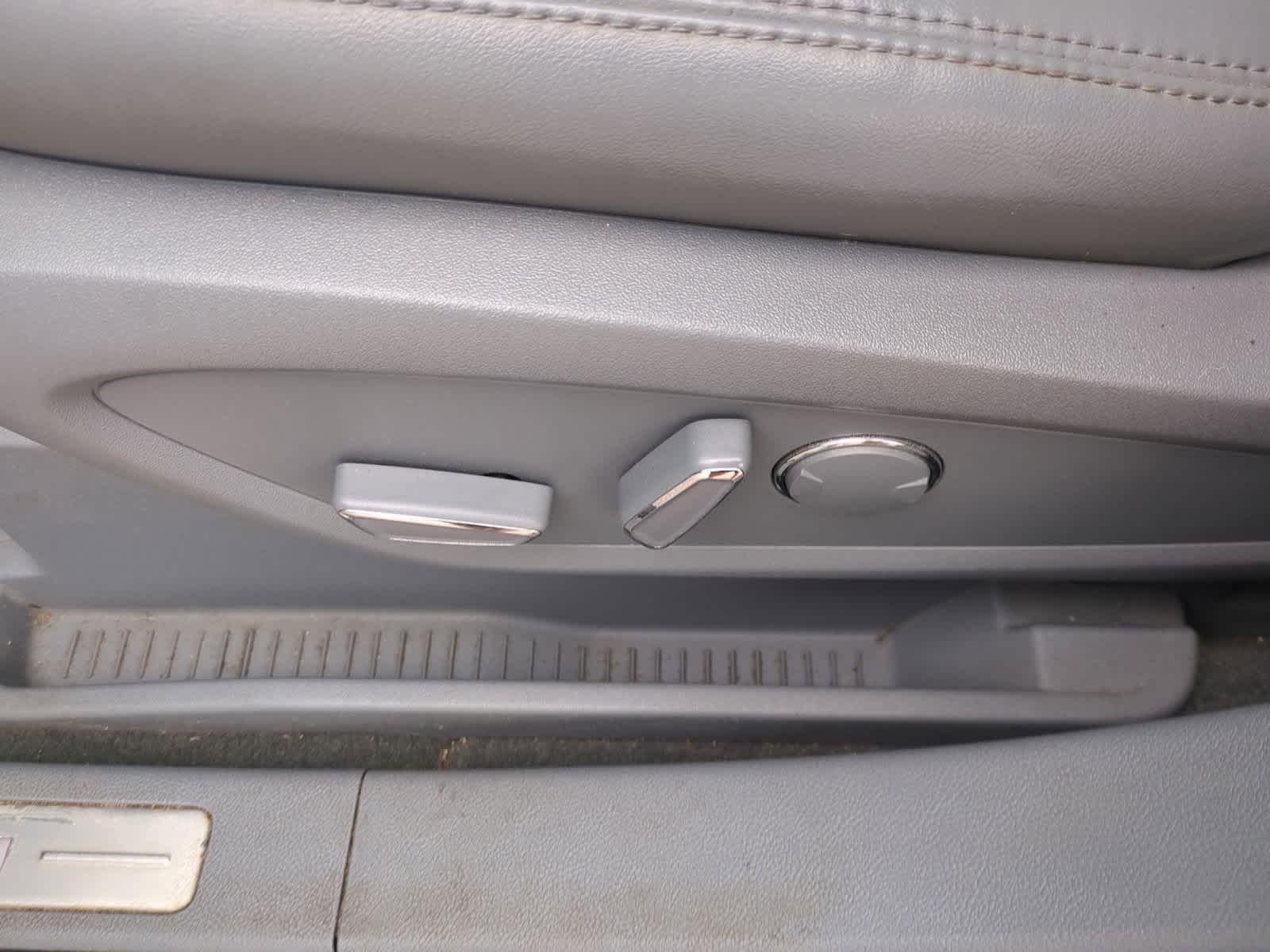 Thumbnail: 2019 Lincoln Nautilus - 17