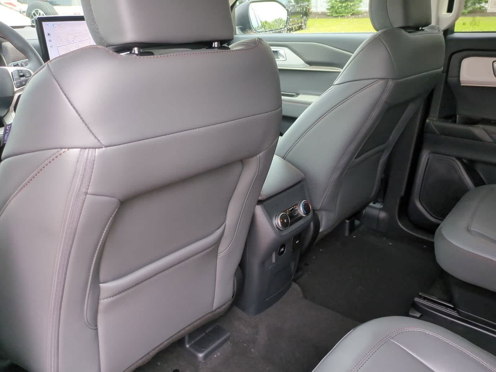 2025 Ford Explorer Active 18