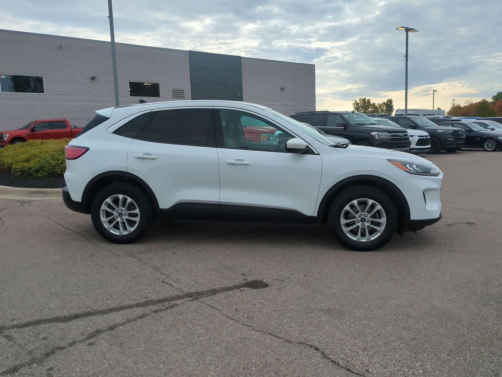 Thumbnail: 2020 Ford Escape - 9
