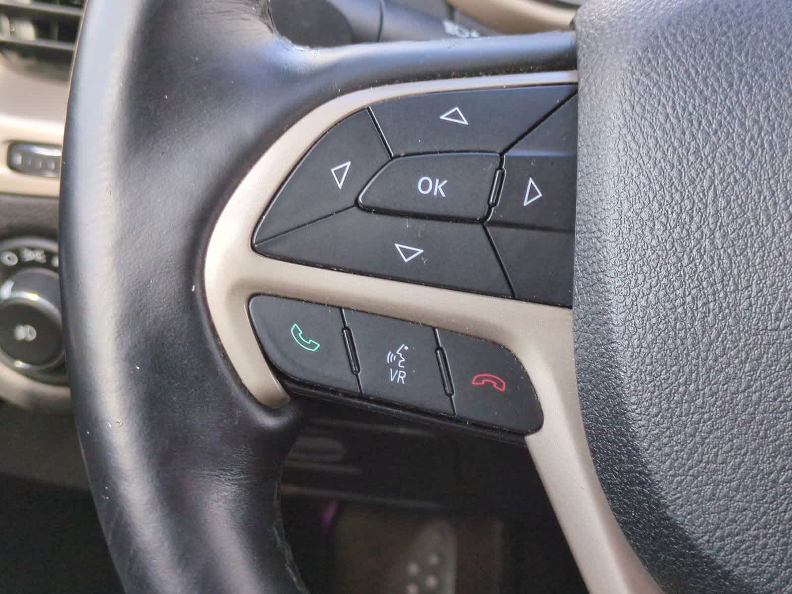 Thumbnail: 2017 Jeep Cherokee - 22