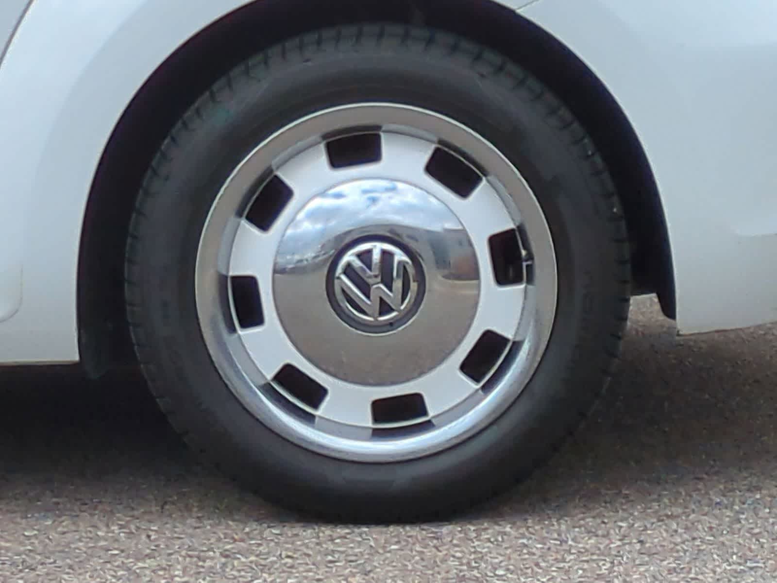 Thumbnail: 2016 Volkswagen Beetle - 14