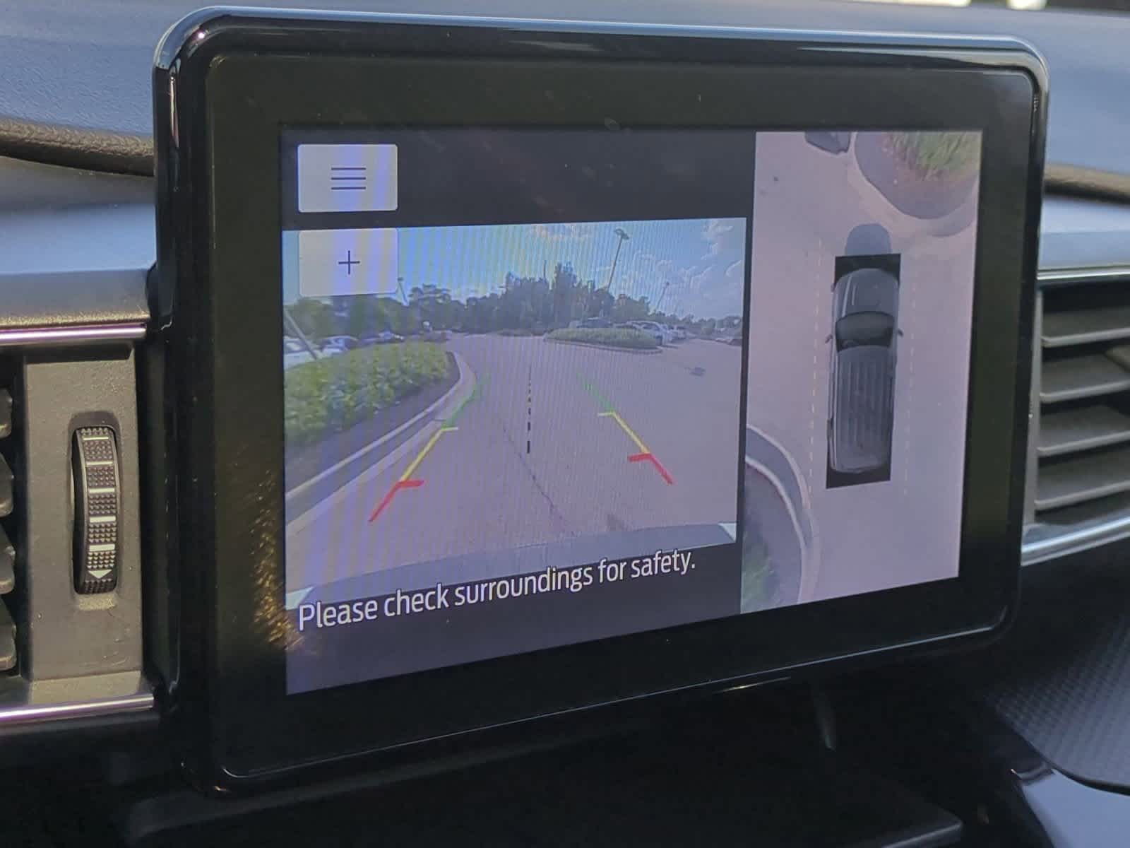 Thumbnail: 2022 Ford Explorer - 31