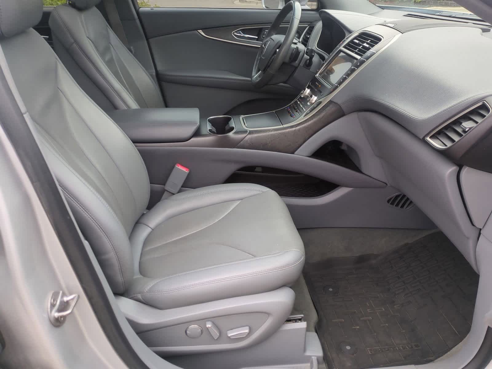 Thumbnail: 2019 Lincoln Nautilus - 23