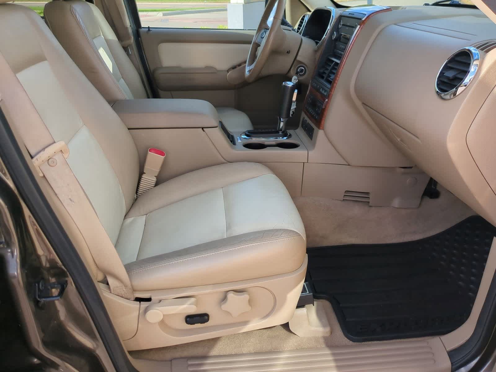 Thumbnail: 2008 Ford Explorer - 22