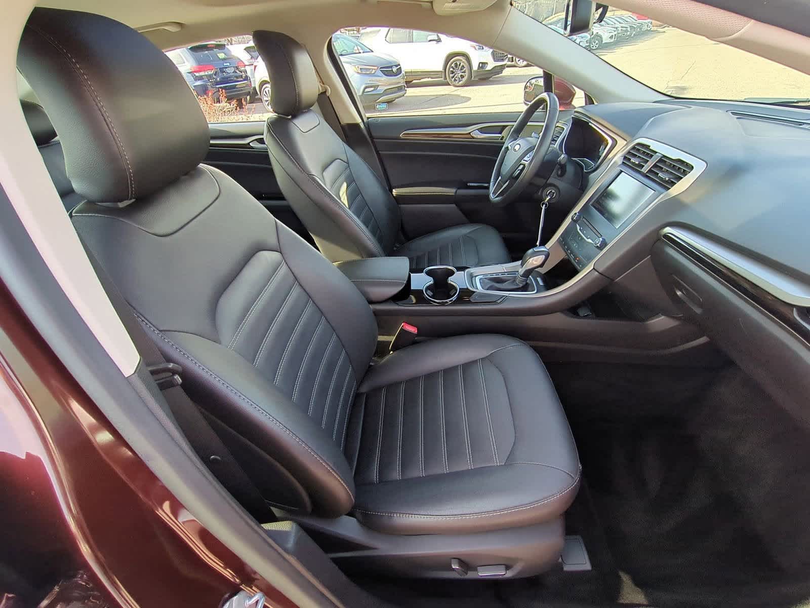 2015 Ford Fusion SE 23
