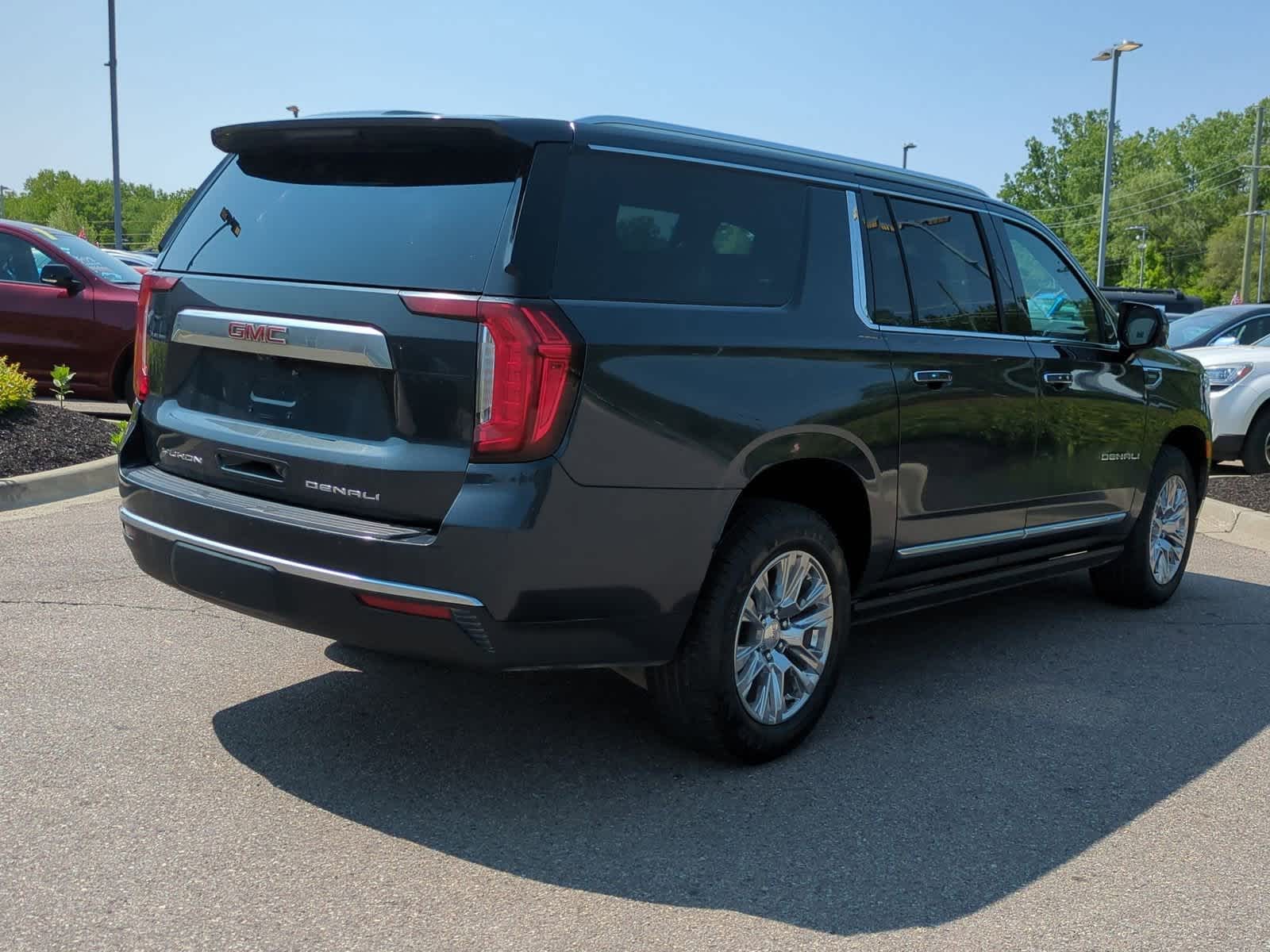 2021 GMC Yukon XL Denali 8
