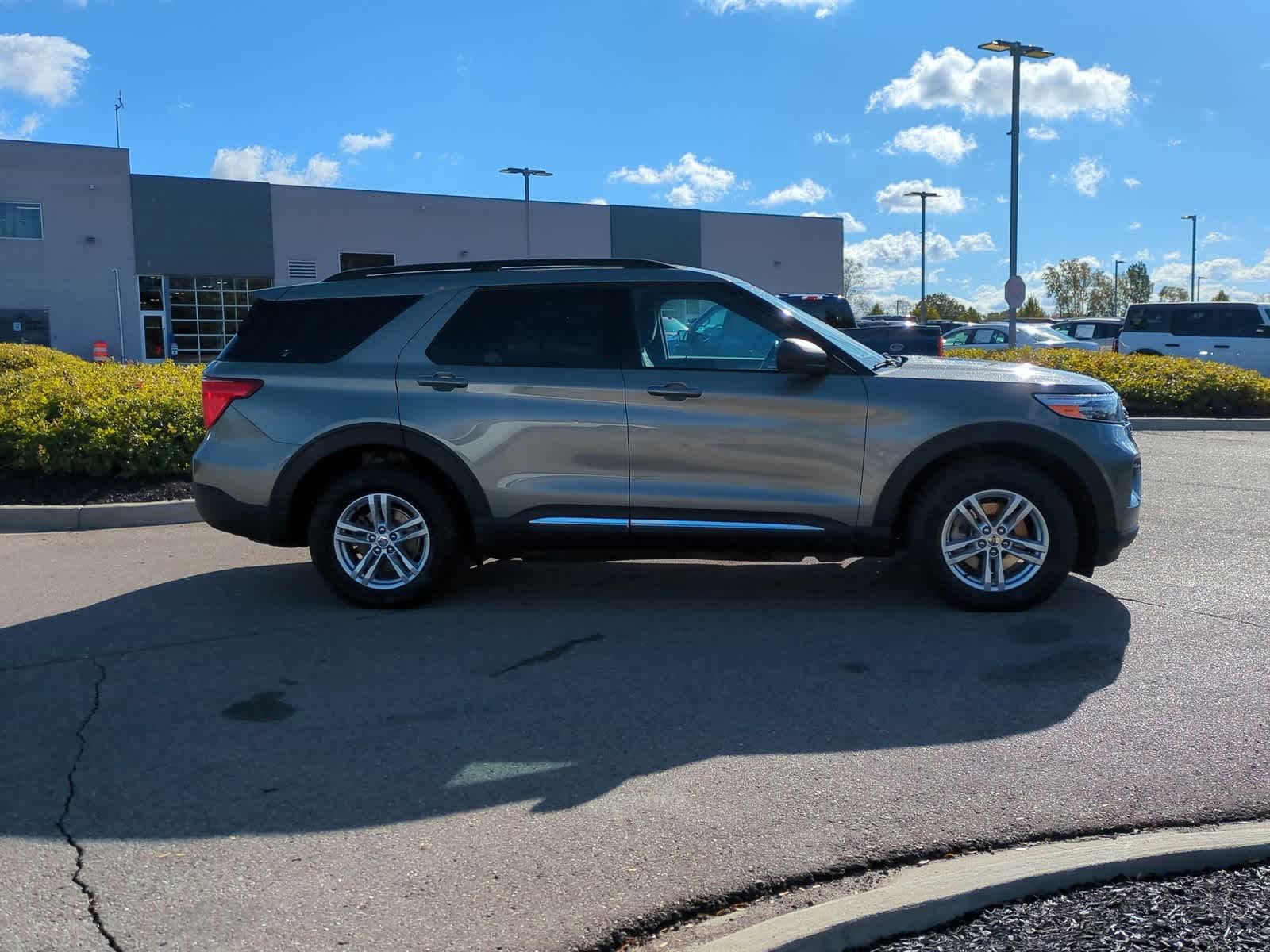Thumbnail: 2020 Ford Explorer - 9