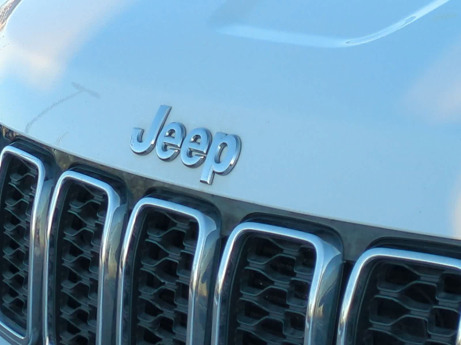 Thumbnail: 2020 Jeep Grand Cherokee - 12
